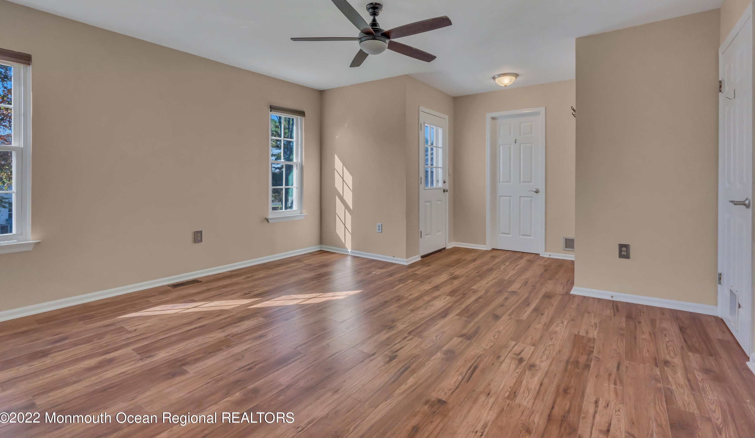 6 Pointe Cir, Wall Township NJ  07753-7933 exterior
