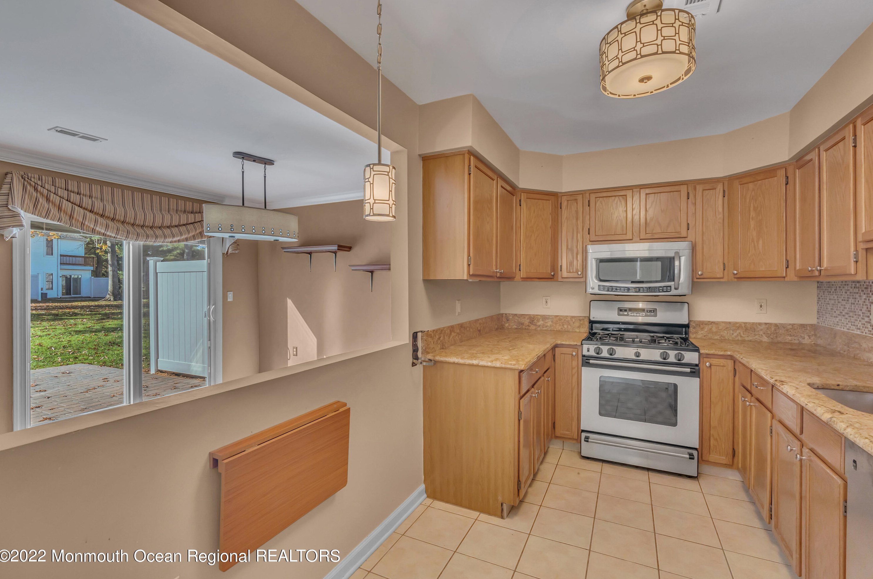 6 Pointe Cir, Wall Township NJ  07753-7933 exterior