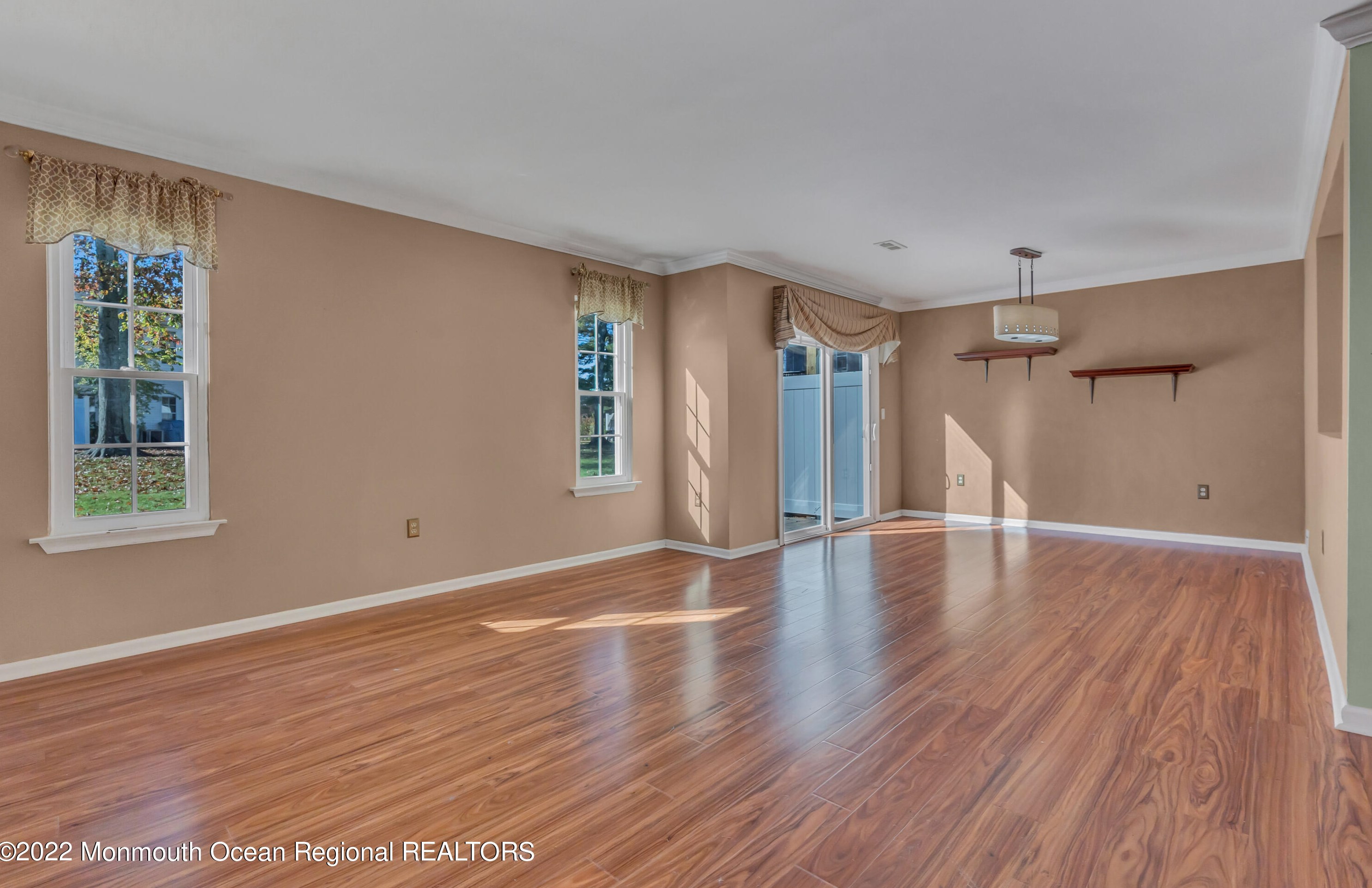 6 Pointe Cir, Wall Township NJ  07753-7933 exterior