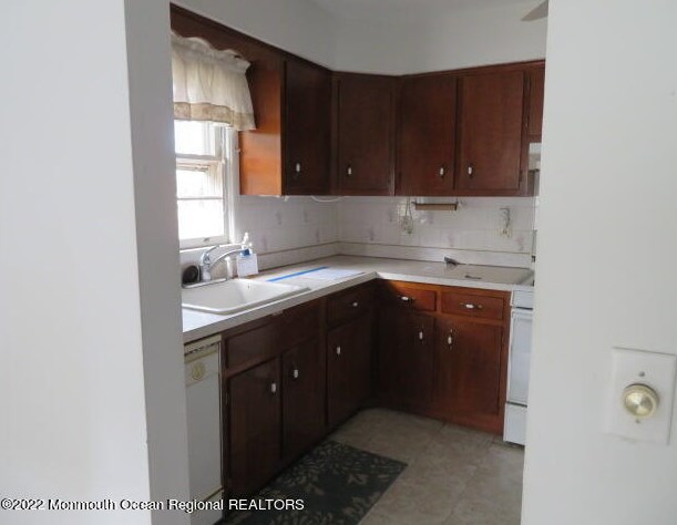 21 Stanford Dr, Toms River NJ  08757-4404 exterior