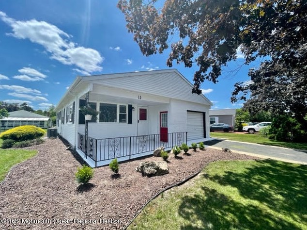 11 Lismore Dr, Toms River NJ  08757-5947 exterior