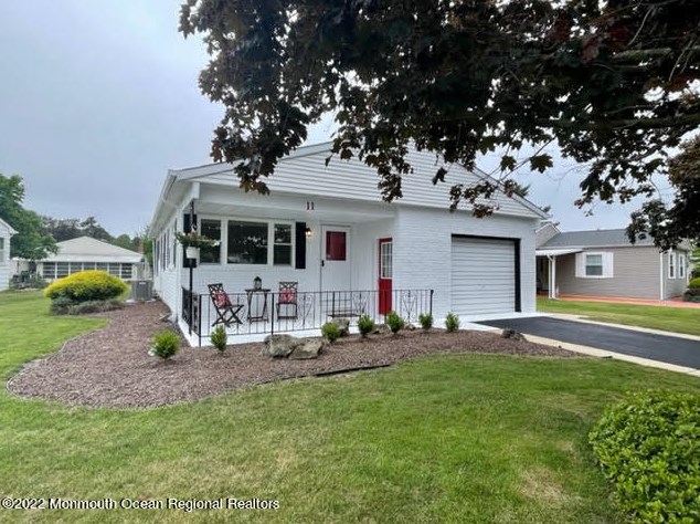 11 Lismore Dr, Toms River NJ  08757-5947 exterior