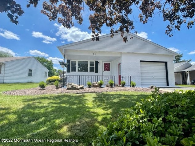 11 Lismore Dr, Toms River NJ  08757-5947 exterior