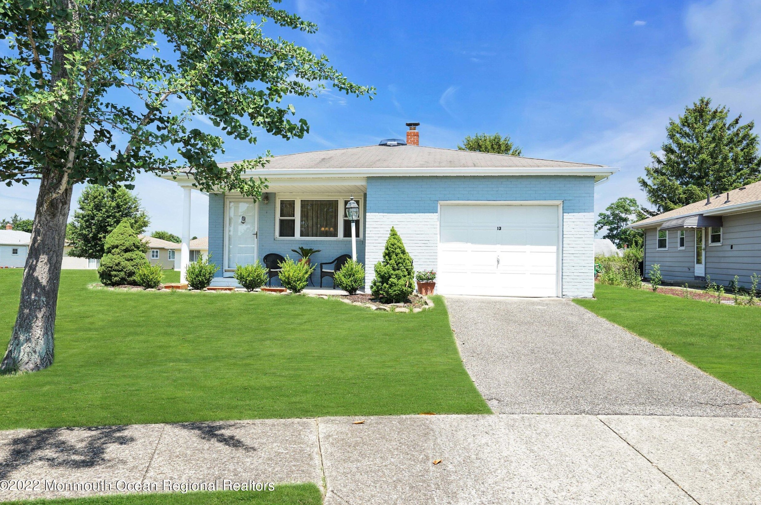 13 Miramar Ct, Toms River NJ  08757-3835 exterior