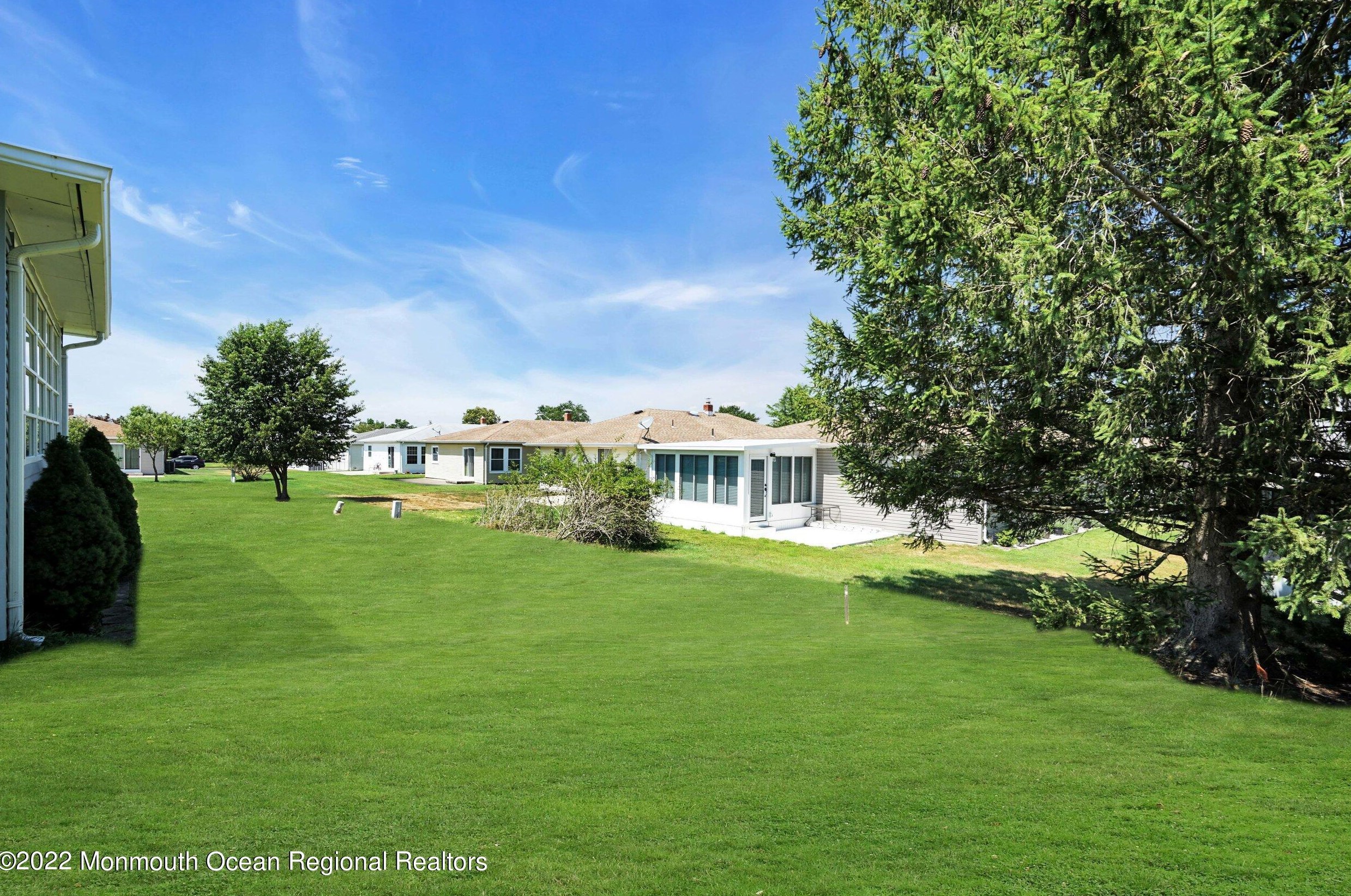 13 Miramar Ct, Toms River NJ  08757-3835 exterior
