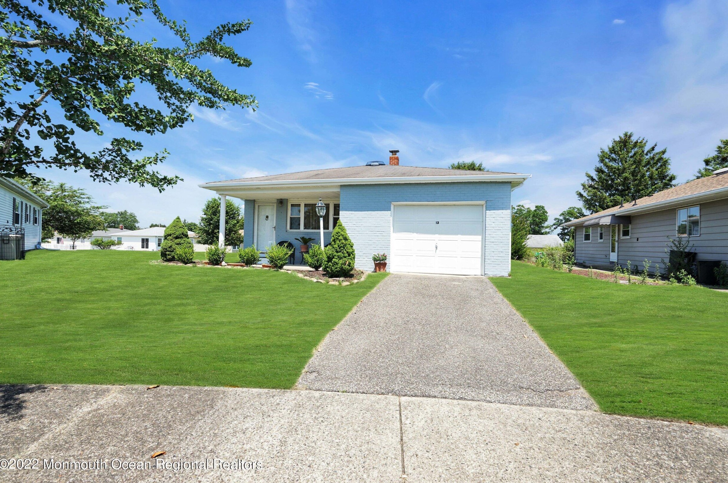 13 Miramar Ct, Toms River NJ  08757-3835 exterior