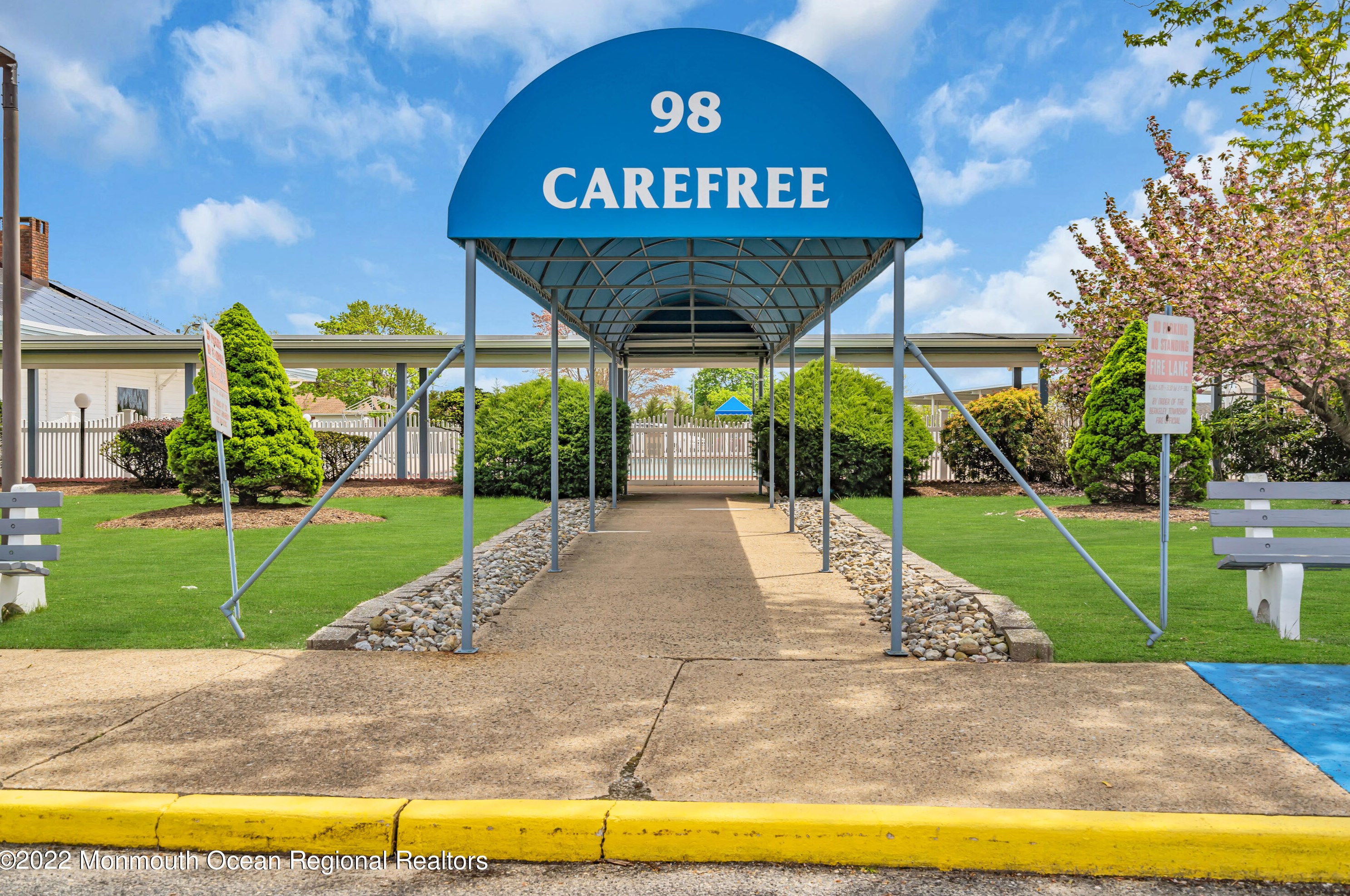 13 Miramar Ct, Toms River NJ  08757-3835 exterior