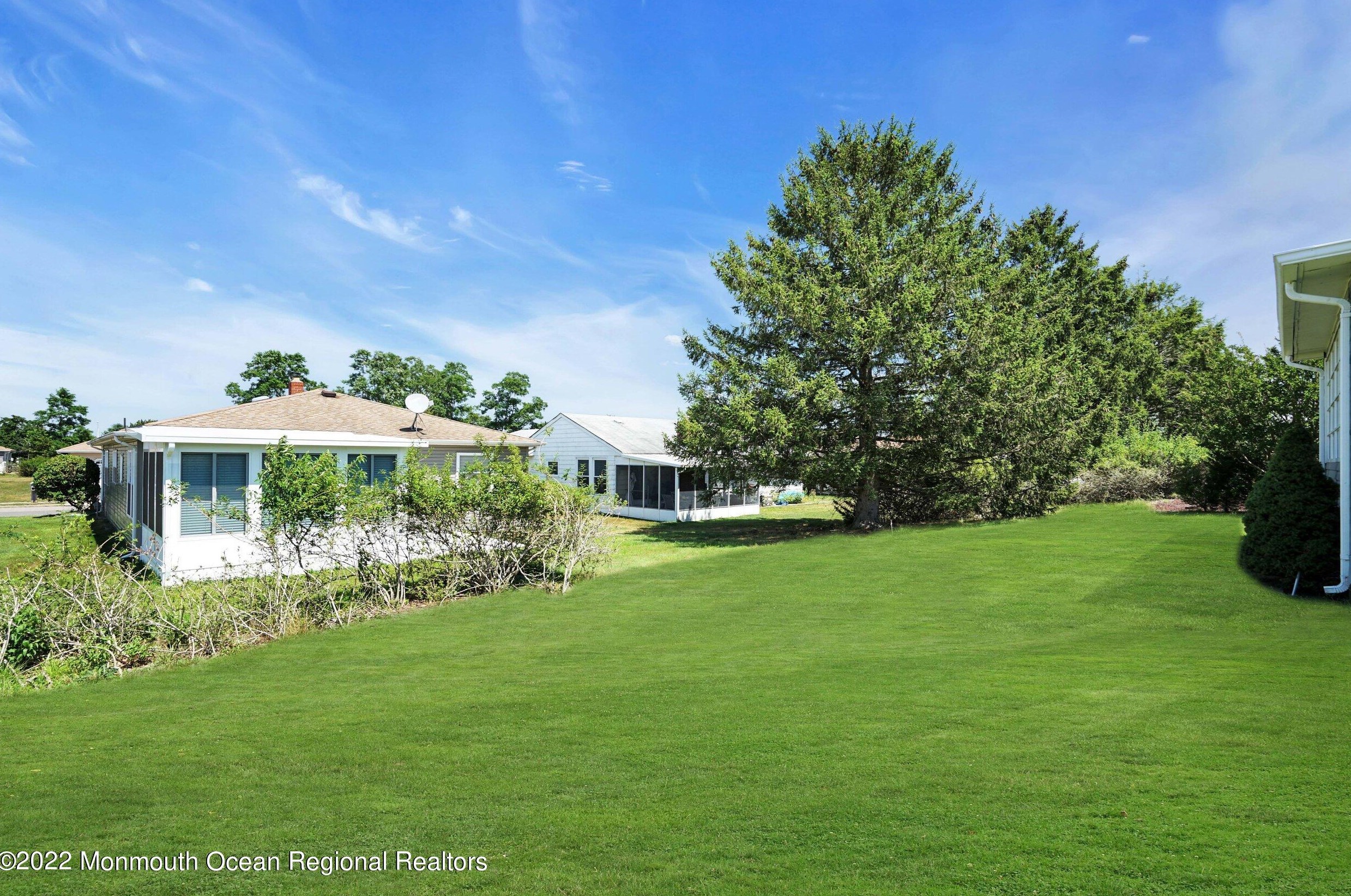 13 Miramar Ct, Toms River NJ  08757-3835 exterior