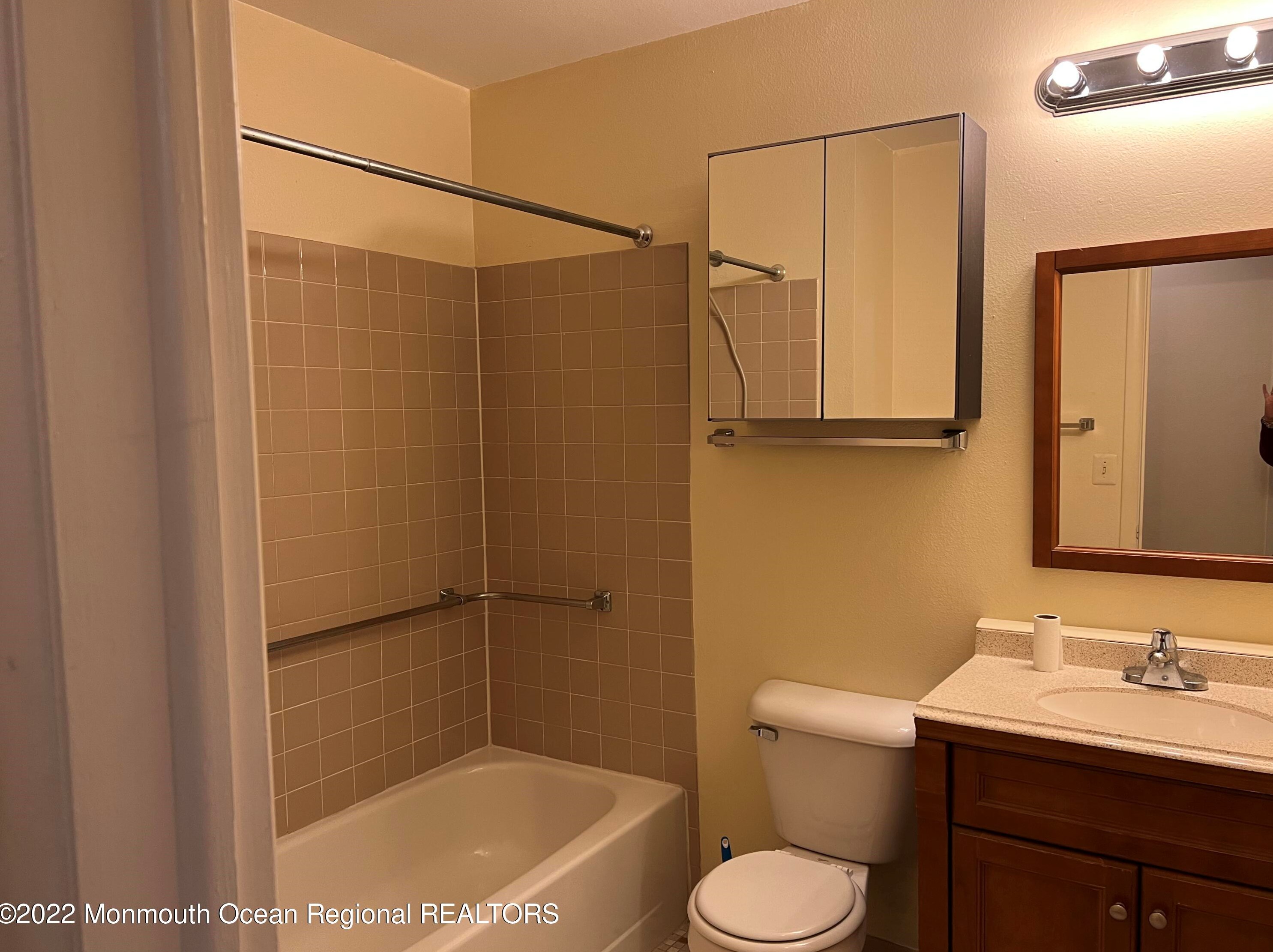 527 Belford Rd, Monroe Twp NJ 08831-7620 exterior