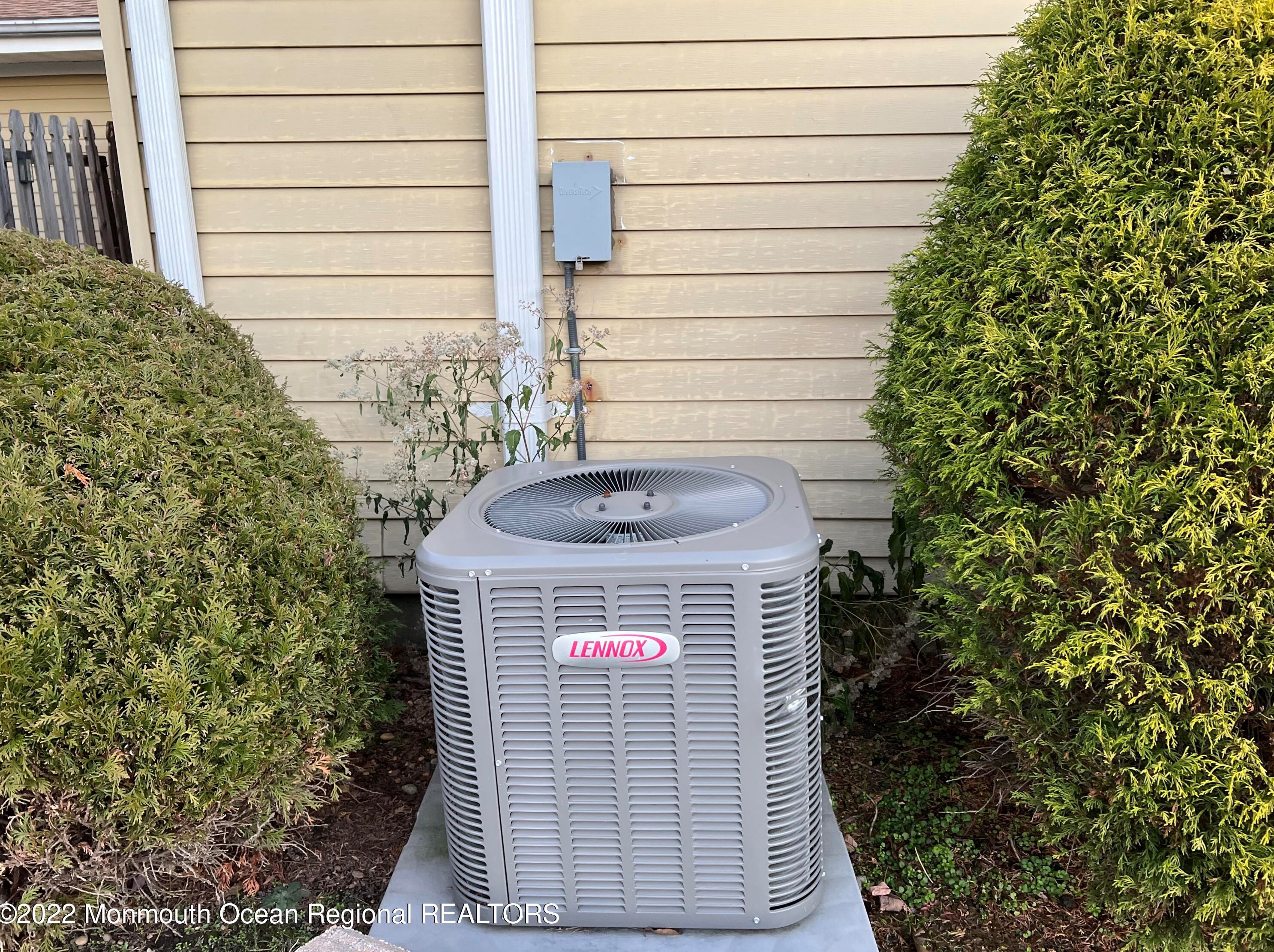 527 Belford Rd, Monroe Twp NJ 08831-7620 exterior