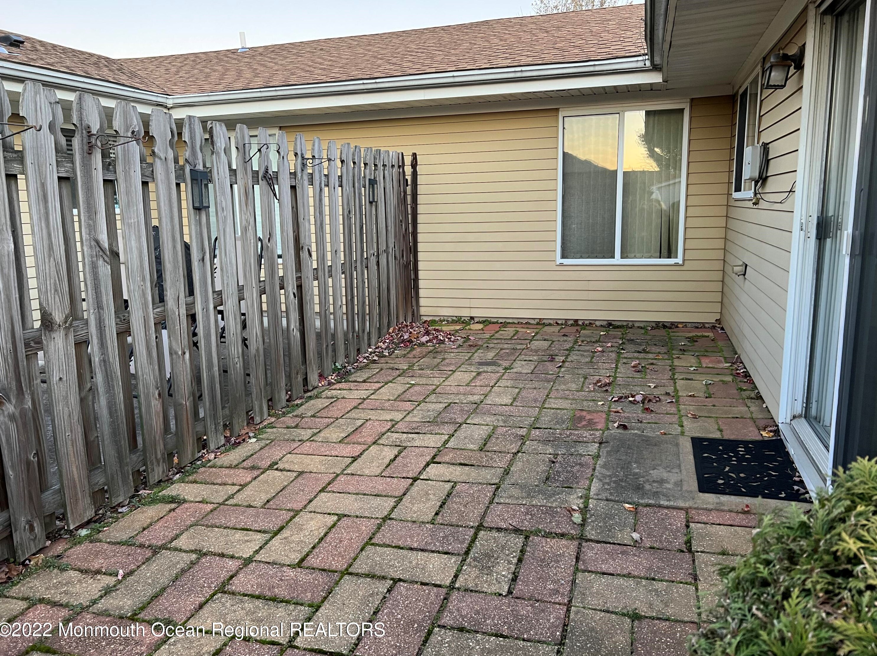 527 Belford Rd, Monroe Twp NJ 08831-7620 exterior