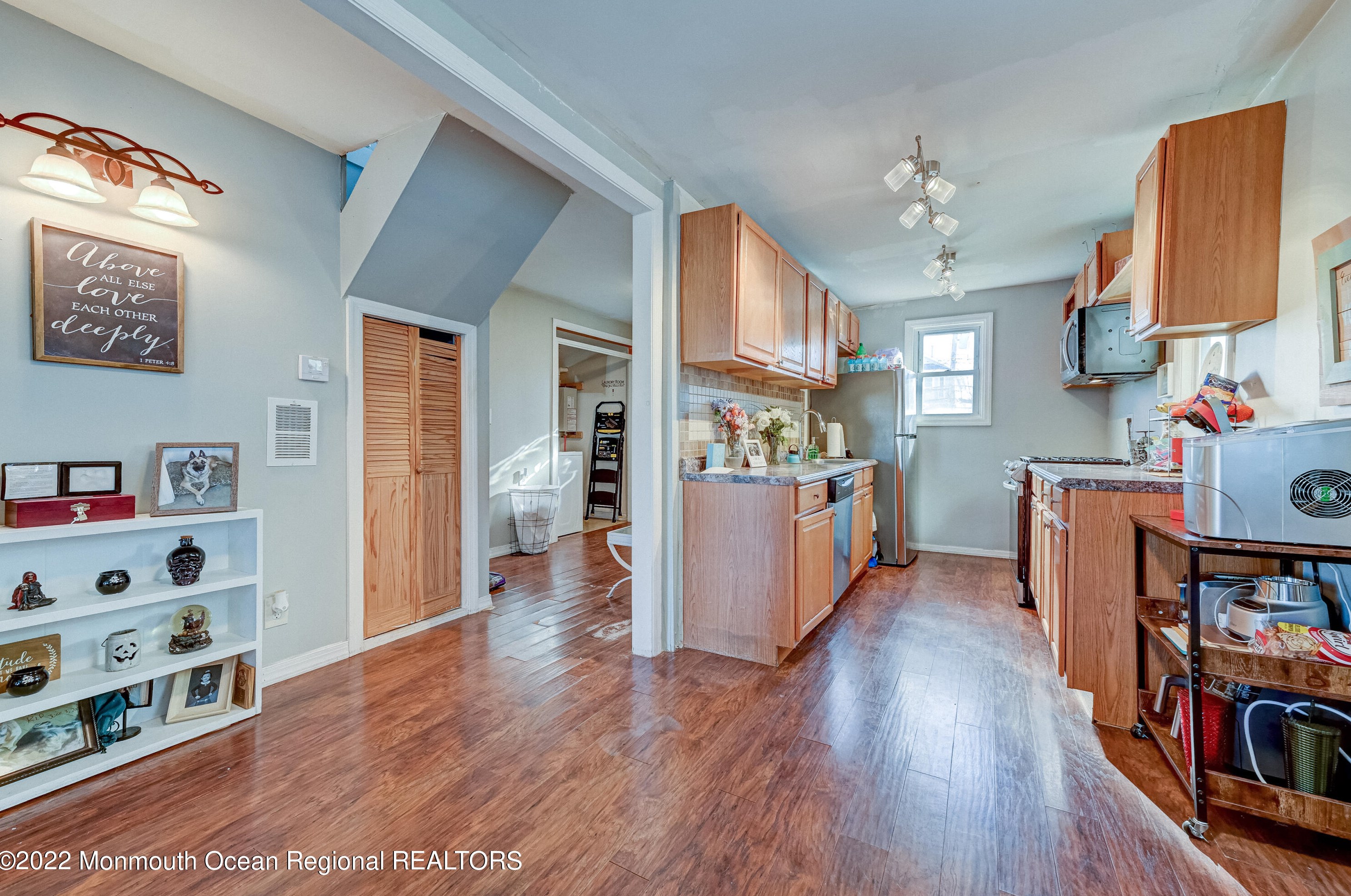 8 Shore St, Ideal Beach NJ  07734-1215 exterior