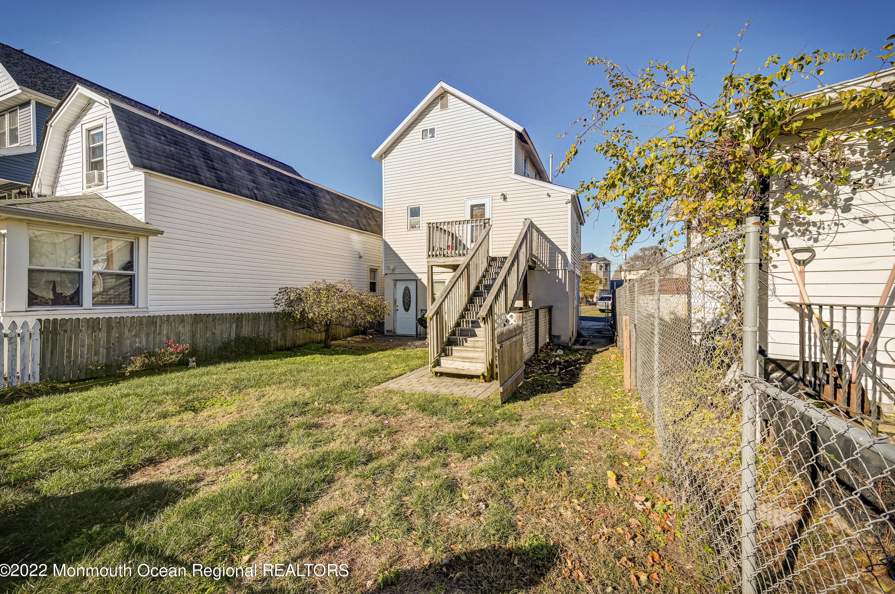 8 Shore St, Ideal Beach NJ  07734-1215 exterior