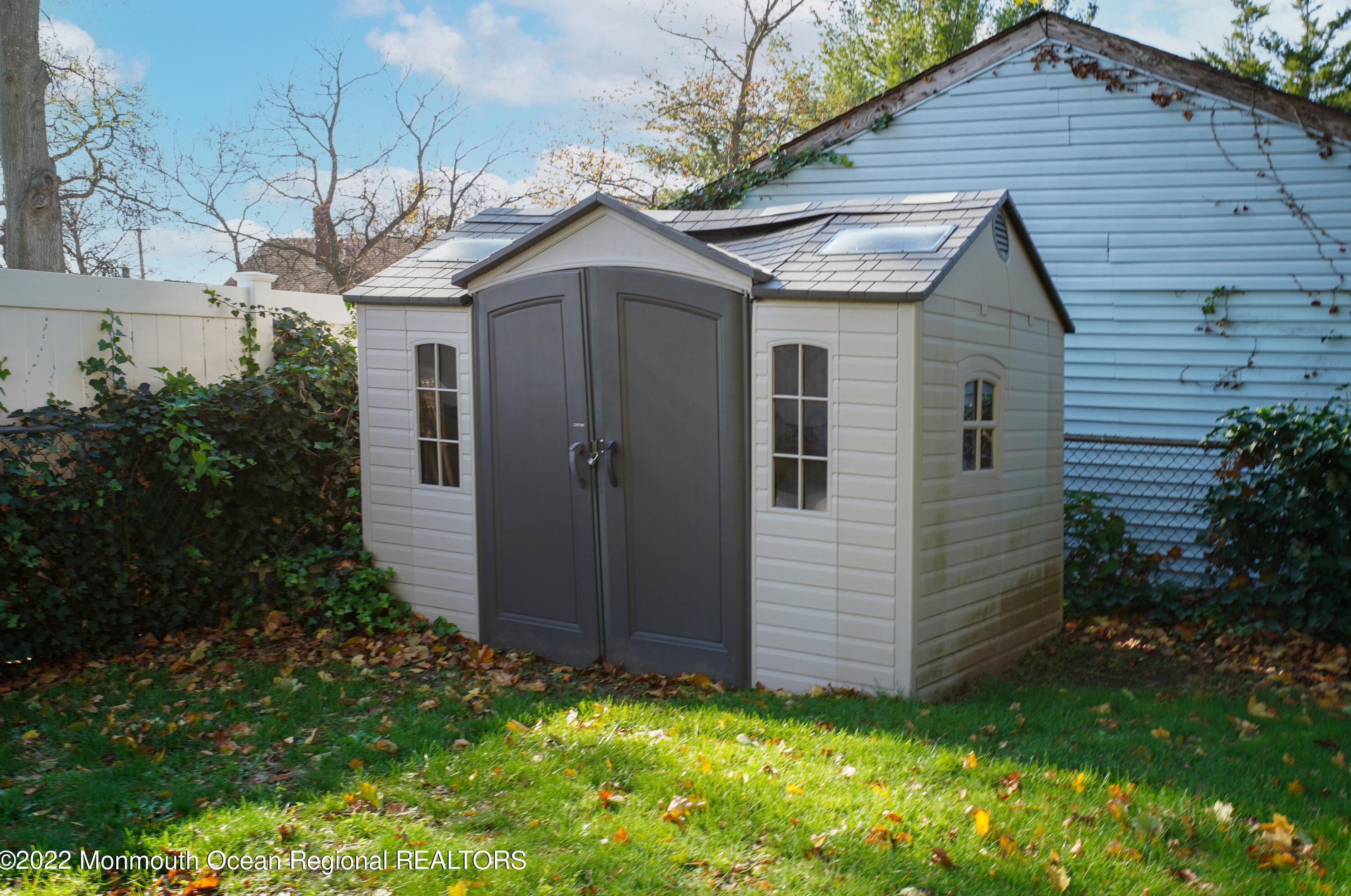 9 Waackaack Ave, Ideal Beach NJ  07734-1505 exterior