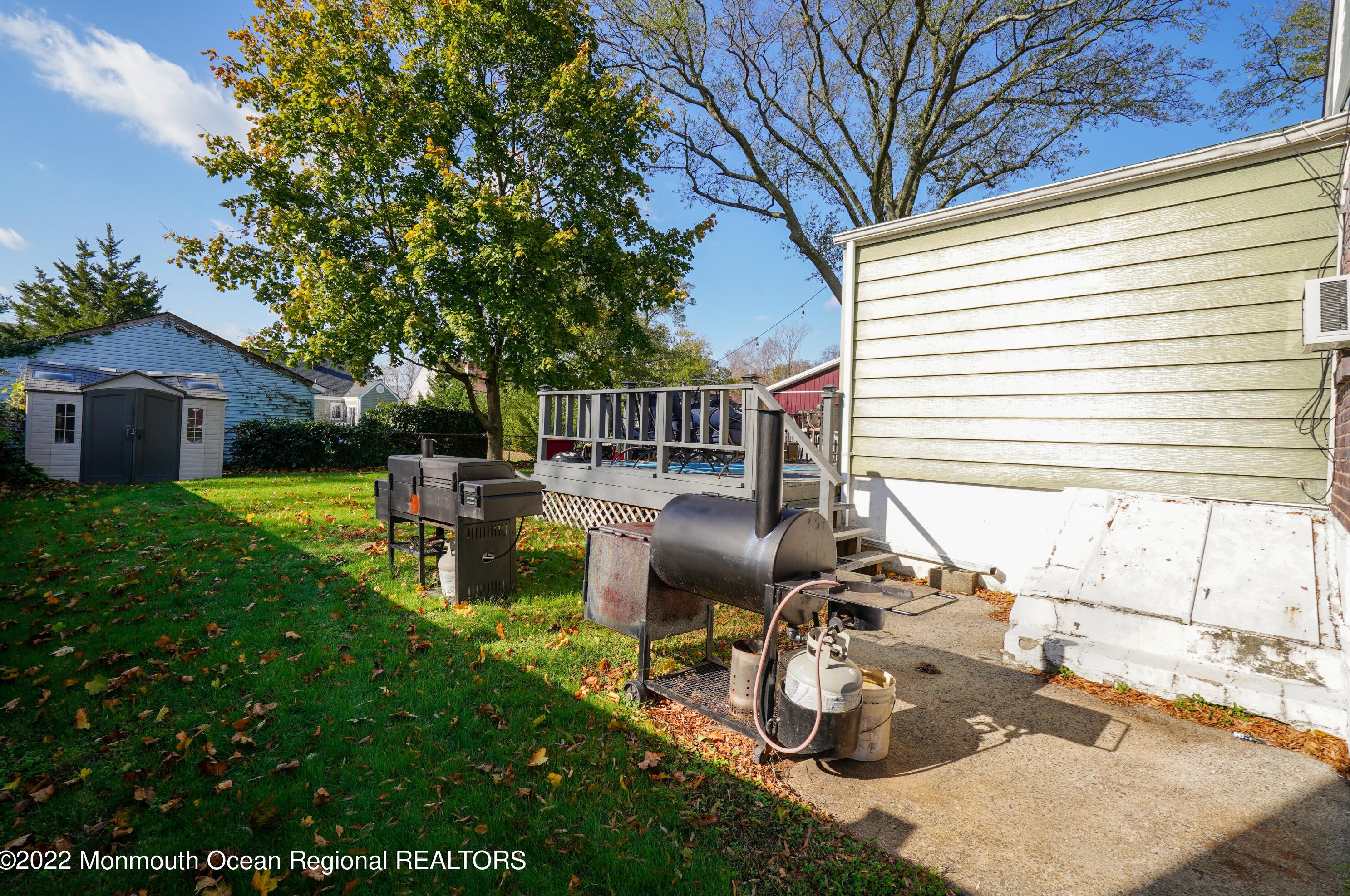 9 Waackaack Ave, Ideal Beach NJ  07734-1505 exterior