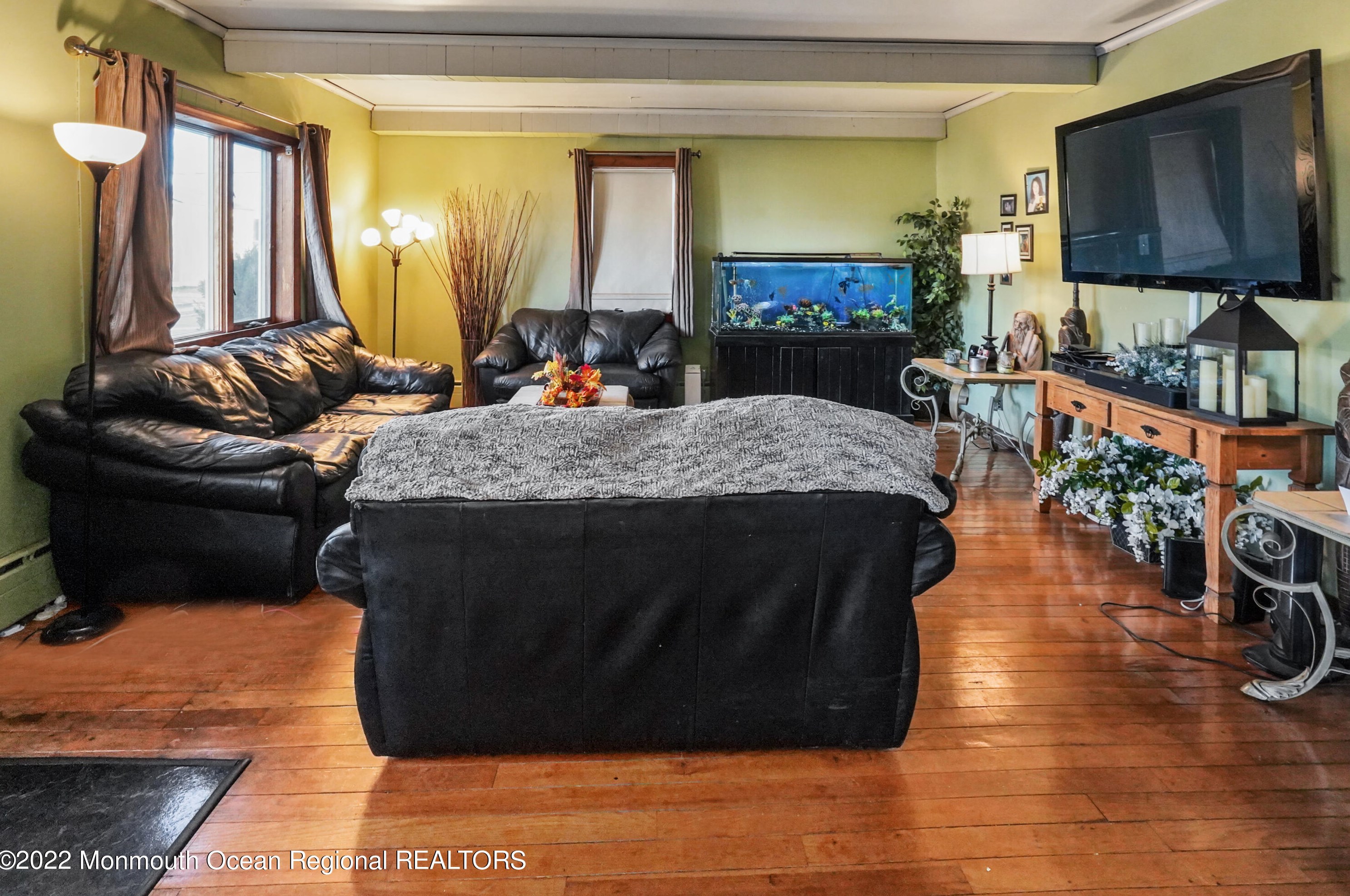 9 Waackaack Ave, Ideal Beach NJ  07734-1505 exterior