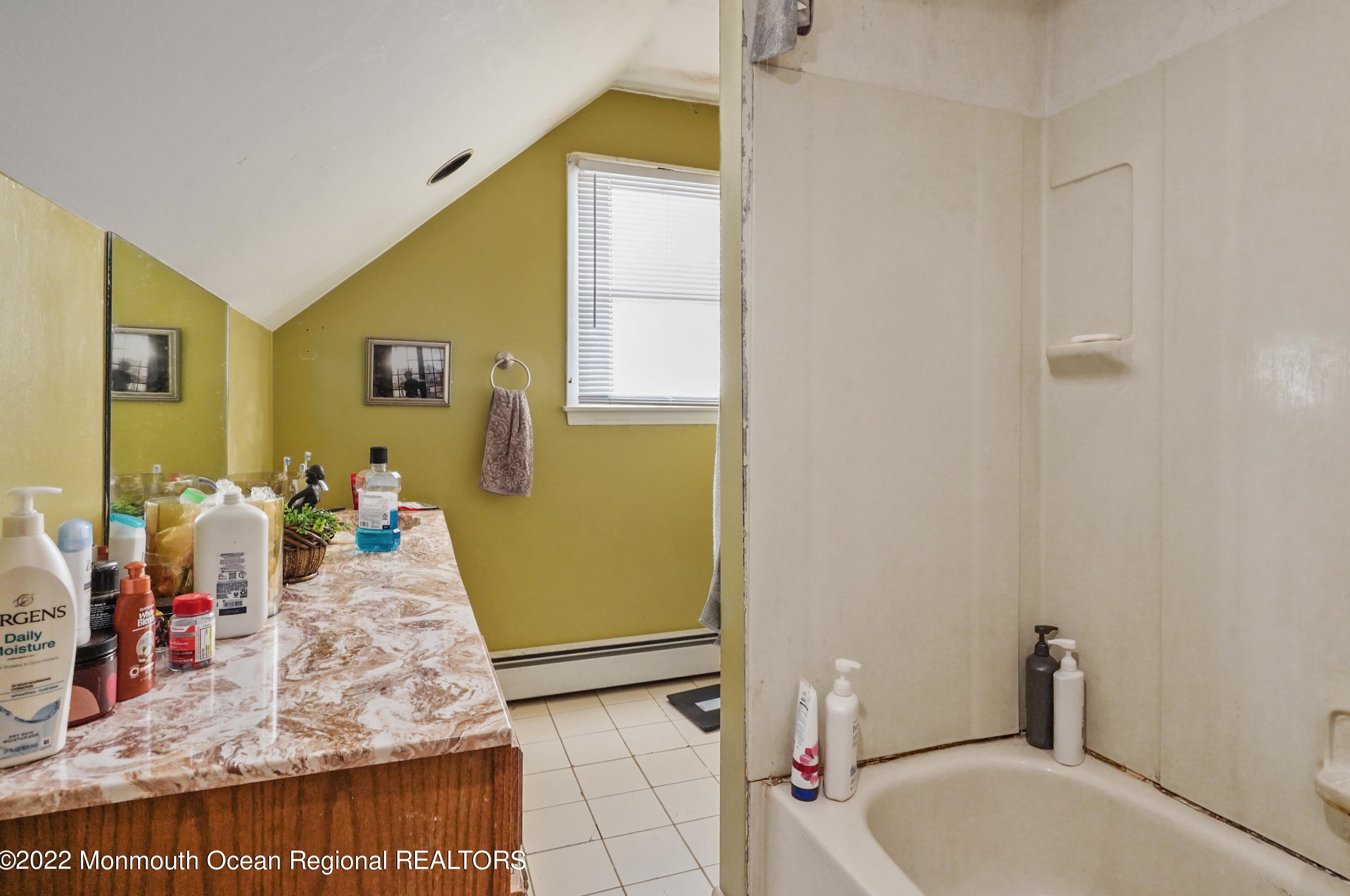 9 Waackaack Ave, Ideal Beach NJ  07734-1505 exterior