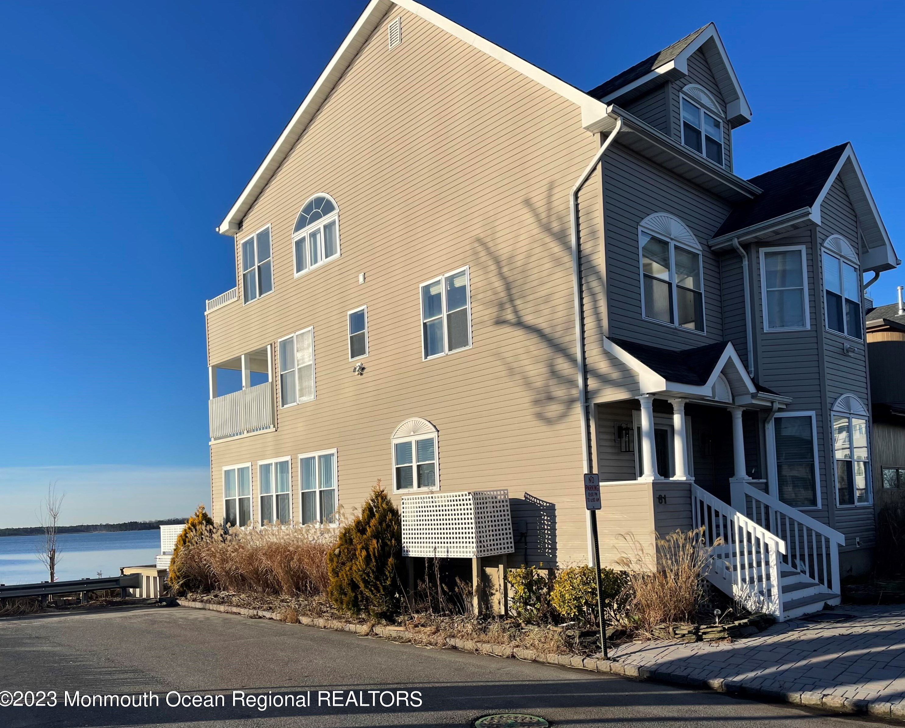 81 Bay Breeze Dr, Toms River NJ  08753-2452 exterior