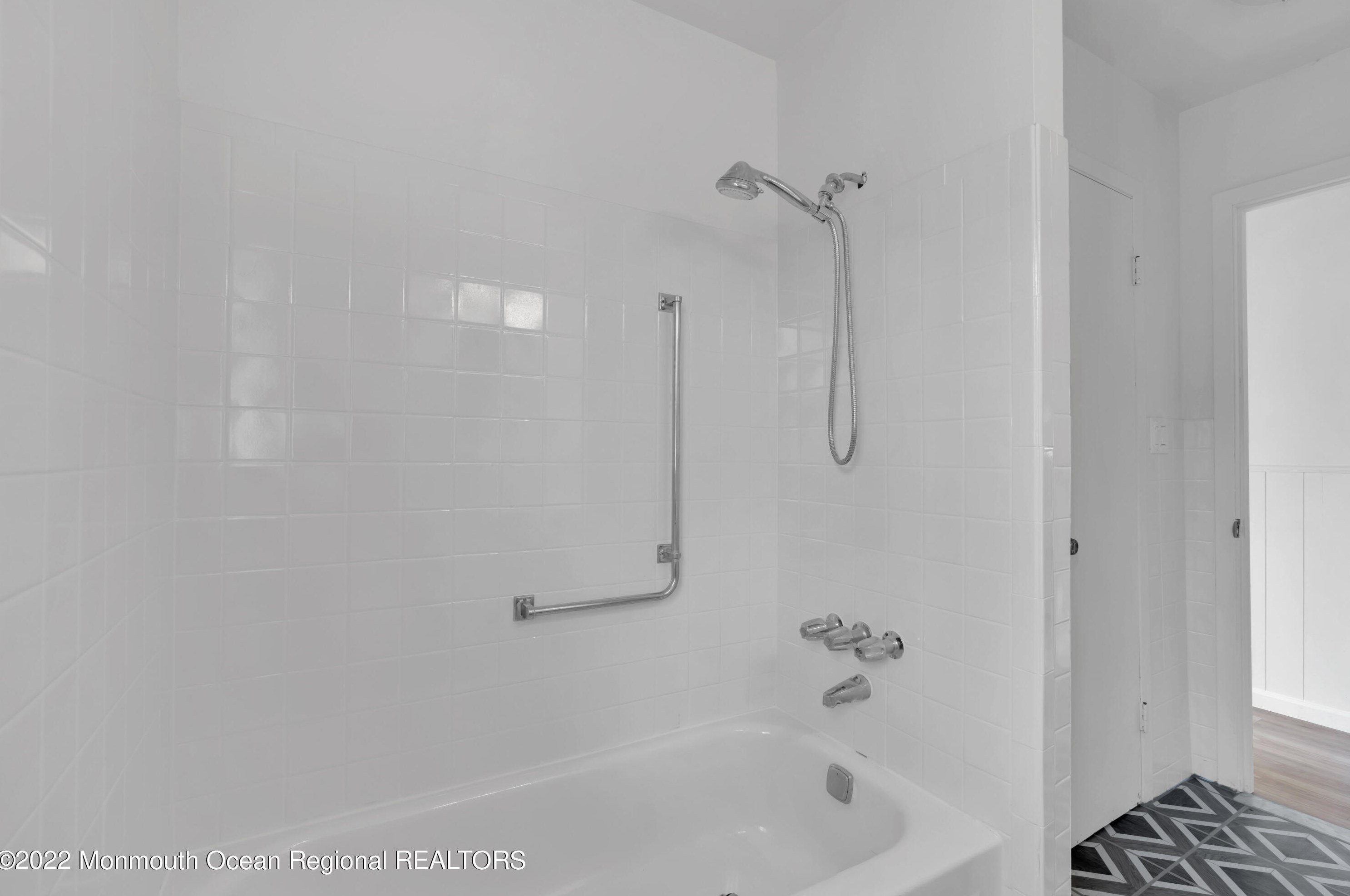 31 Frederiksted St, Toms River NJ  08757-4633 exterior