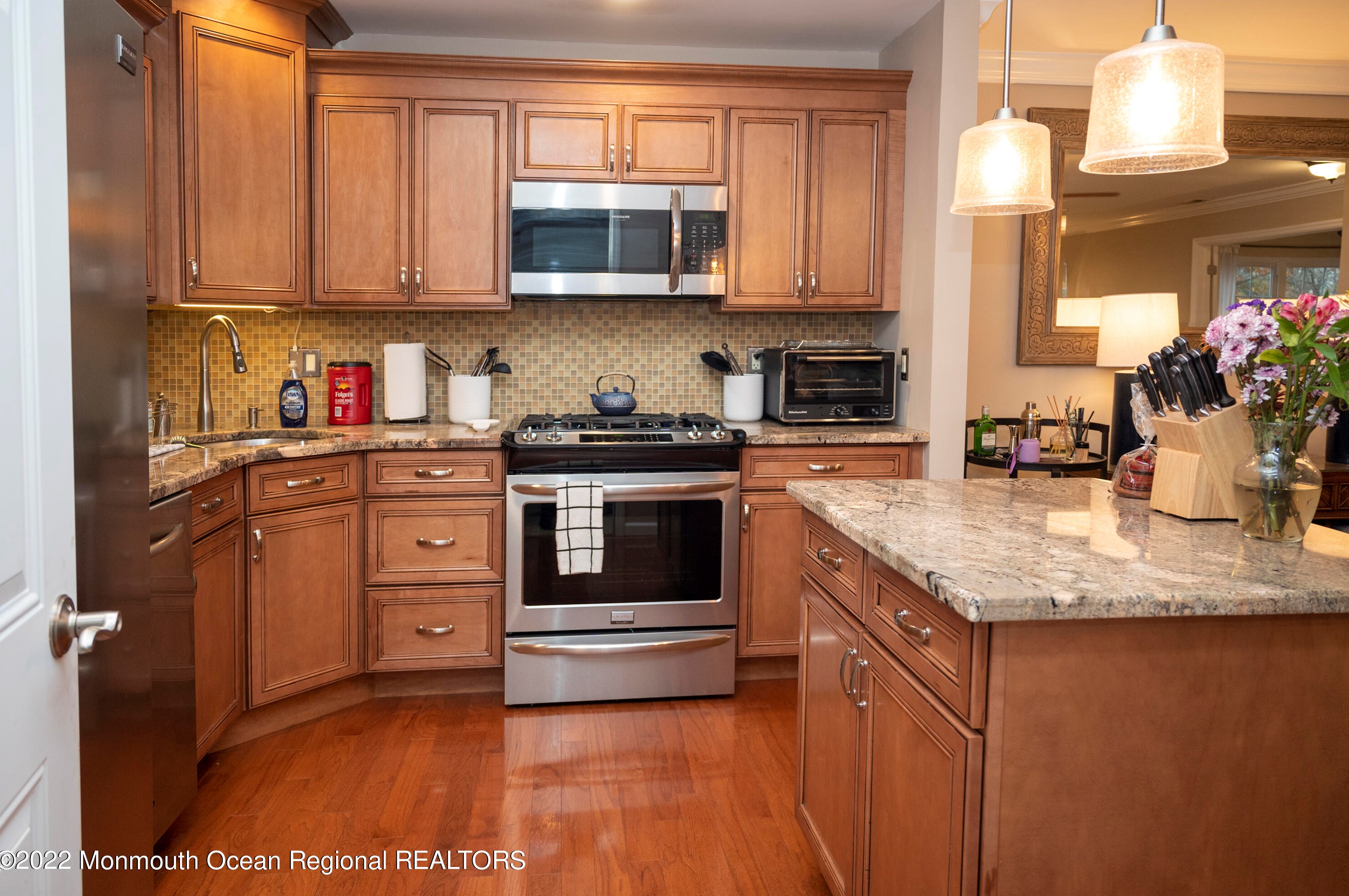 511 Harding Rd, East Freehold NJ 07728-9004 exterior