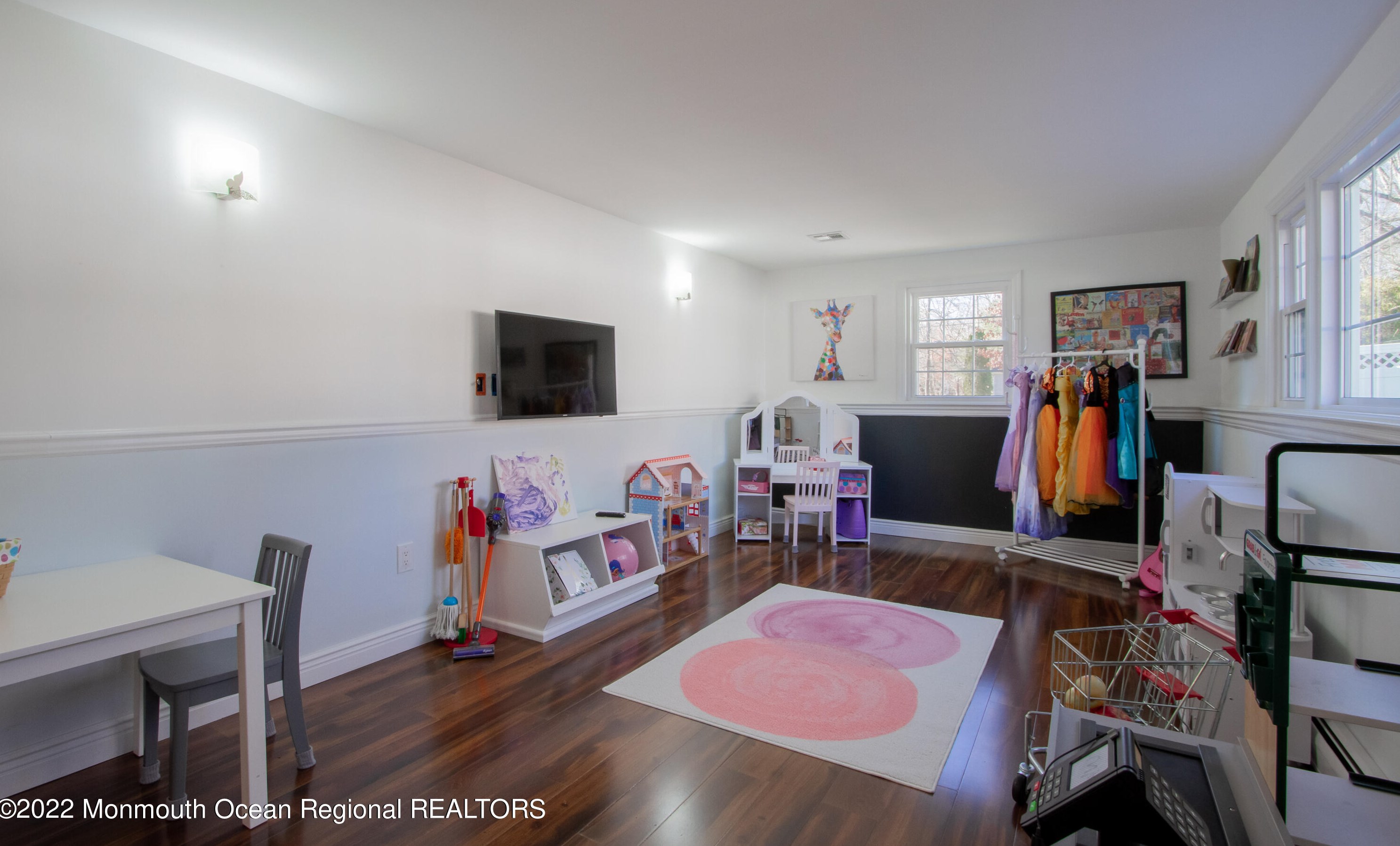 5 Roanoke Rd, Matawan NJ 07747-3517 exterior