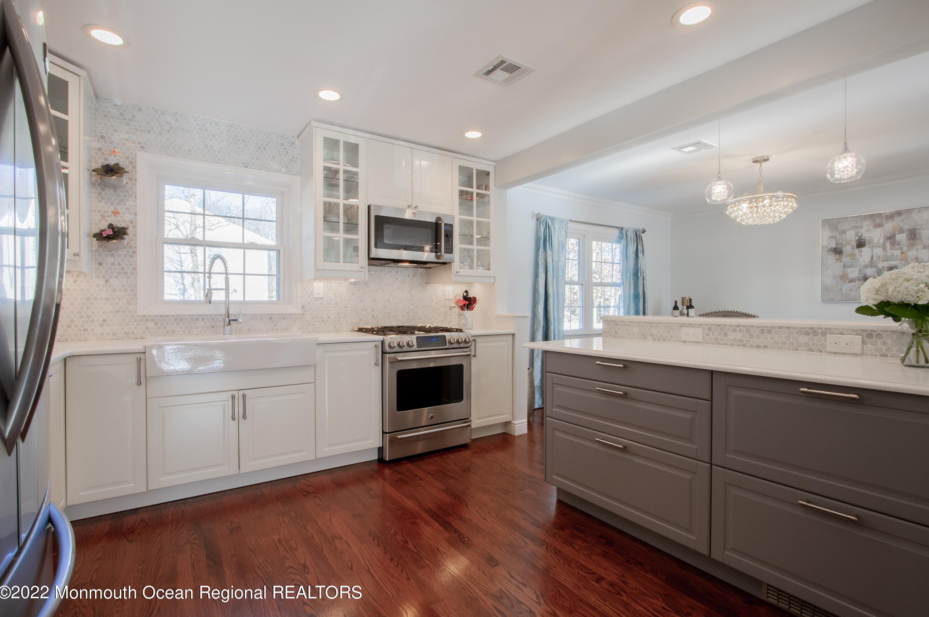 5 Roanoke Rd, Matawan NJ 07747-3517 exterior