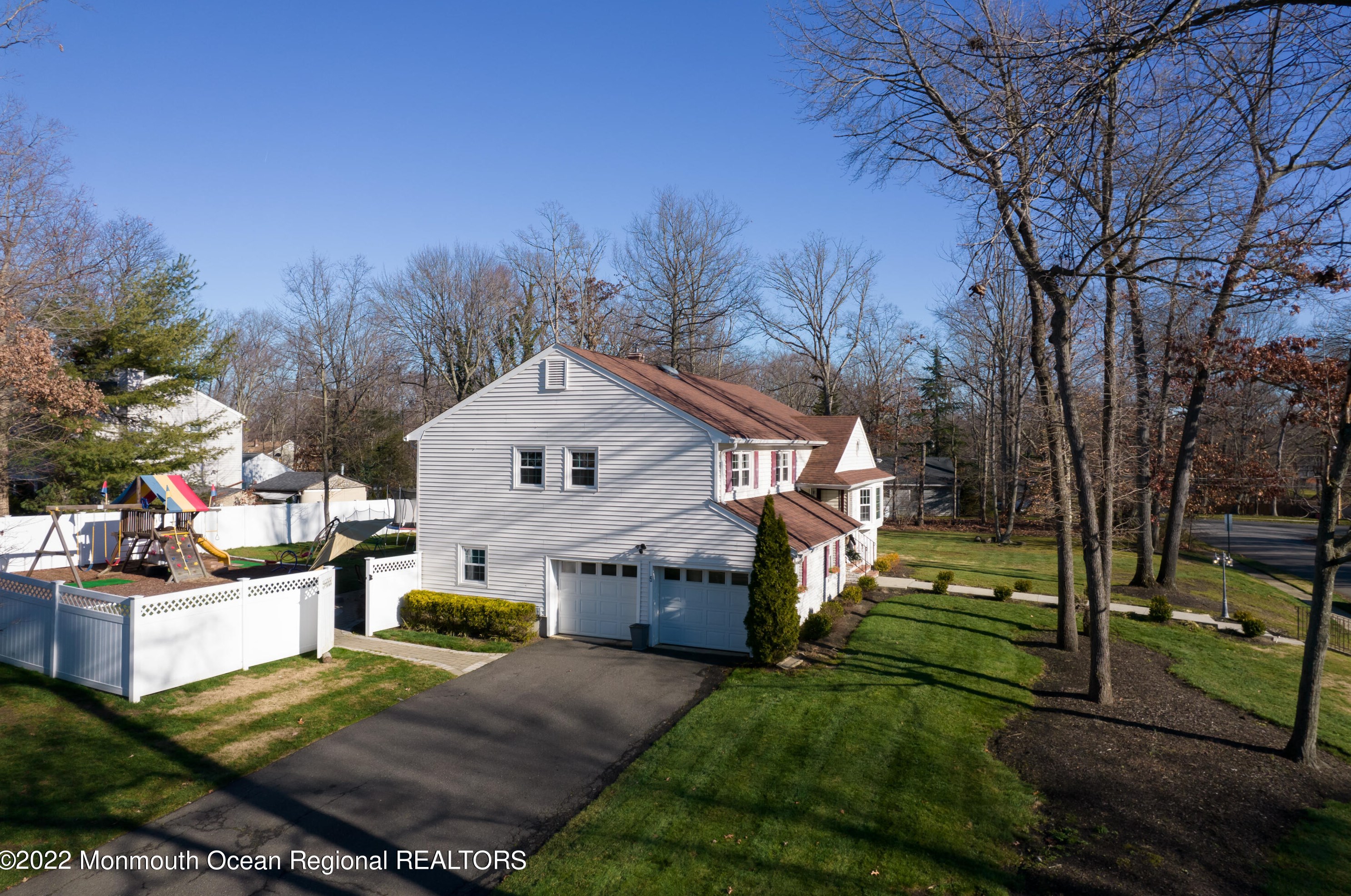 5 Roanoke Rd, Matawan NJ 07747-3517 exterior