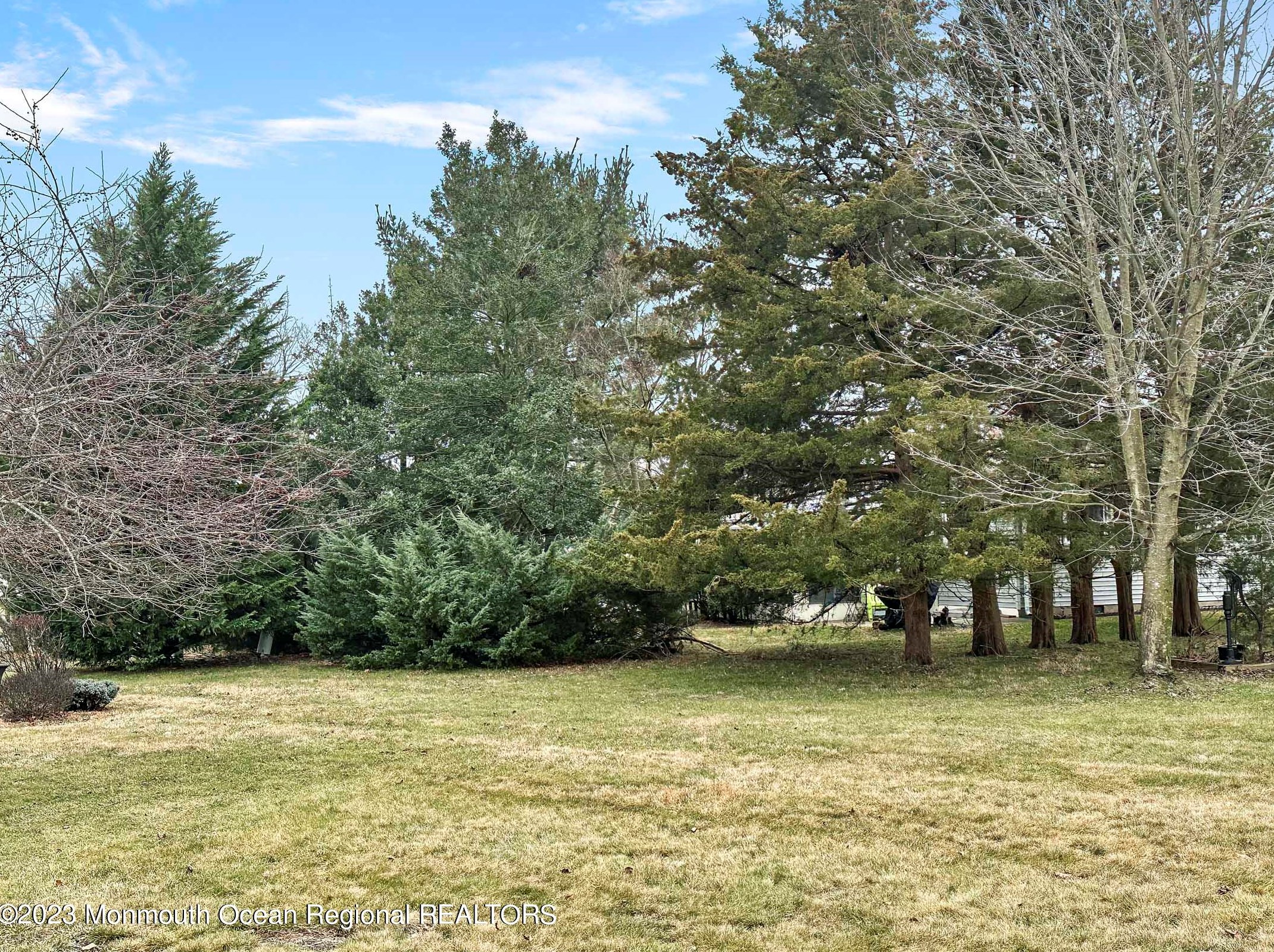 6 Aztec Ct, Toms River NJ  08757-3814 exterior