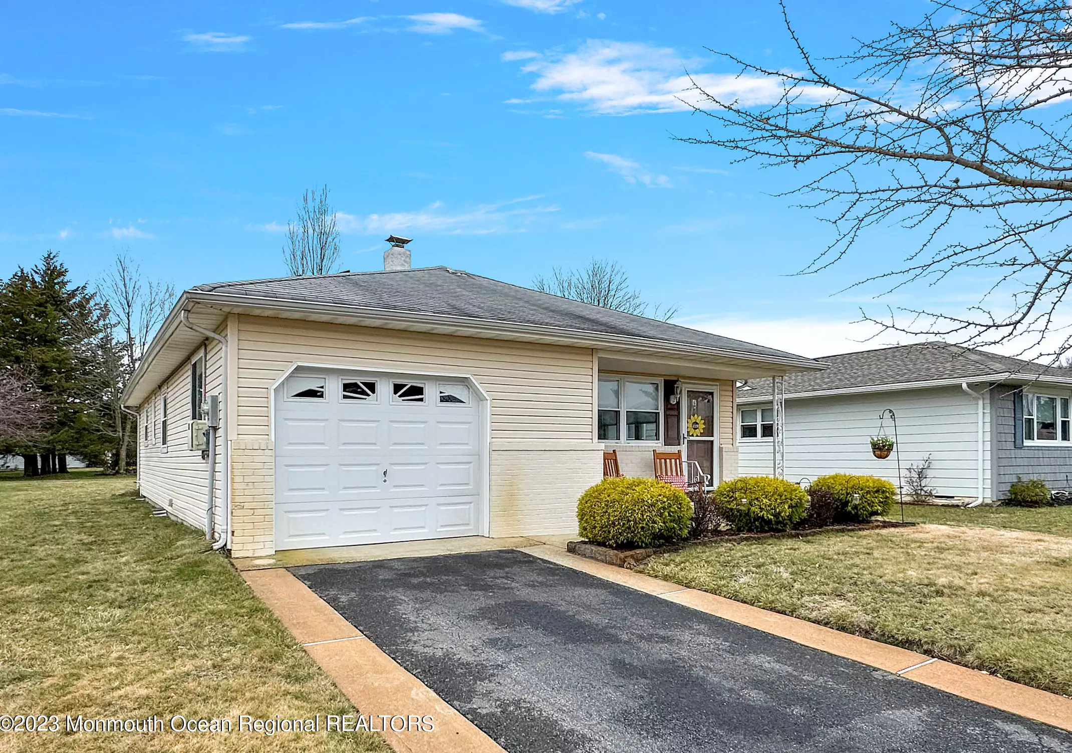 6 Aztec Ct, Toms River NJ  08757-3814 exterior