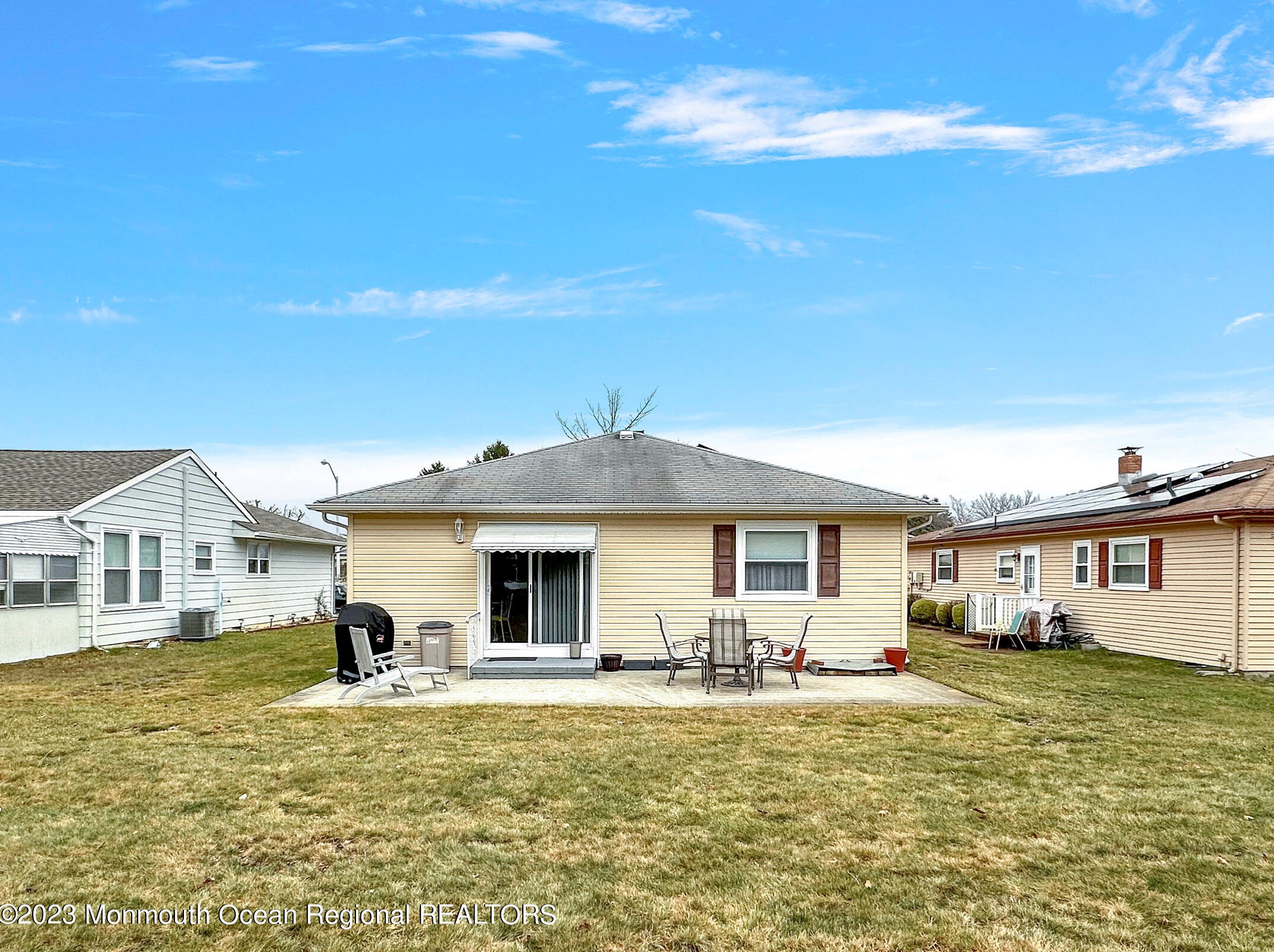 6 Aztec Ct, Toms River NJ  08757-3814 exterior
