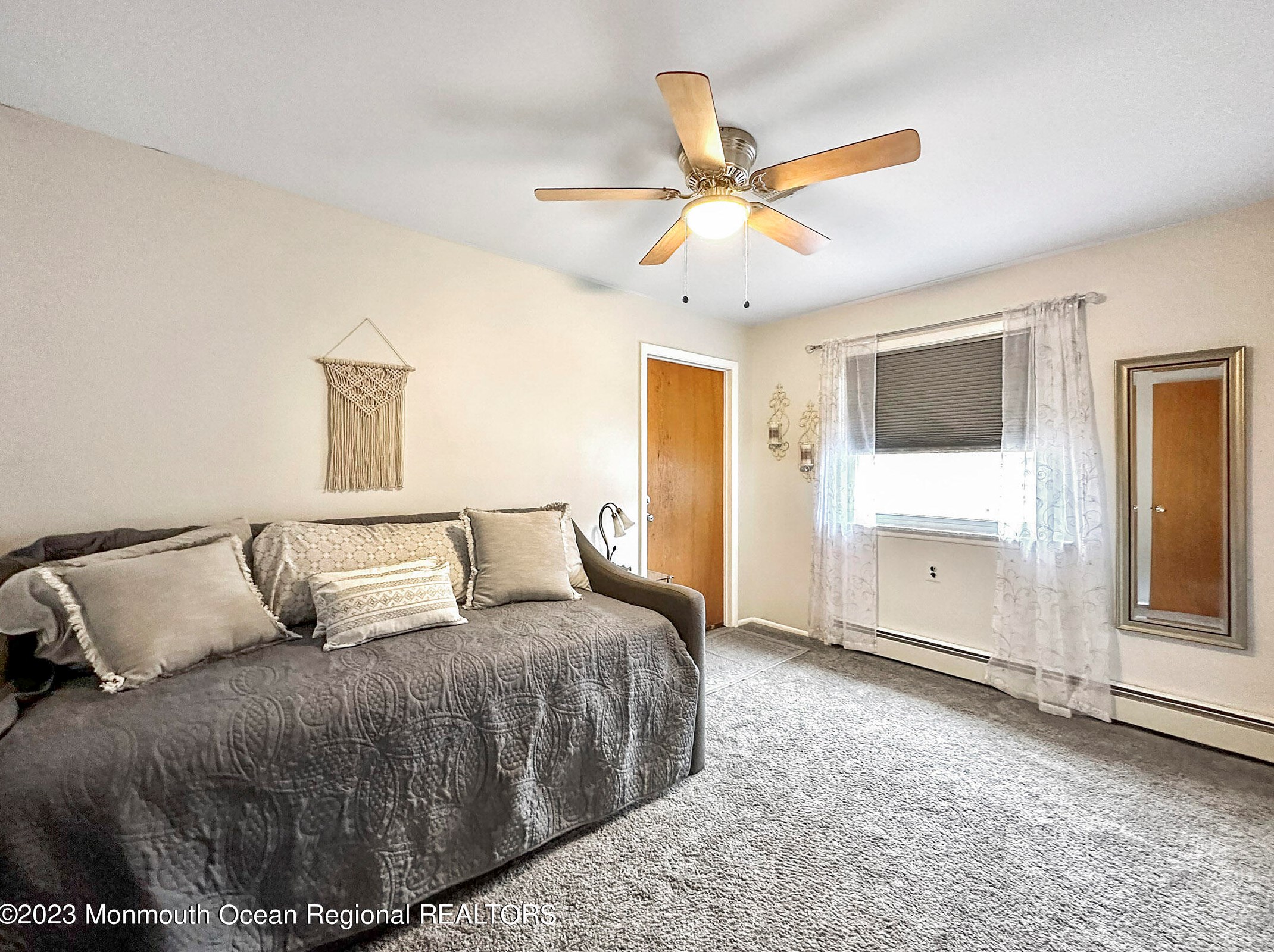6 Aztec Ct, Toms River NJ  08757-3814 exterior