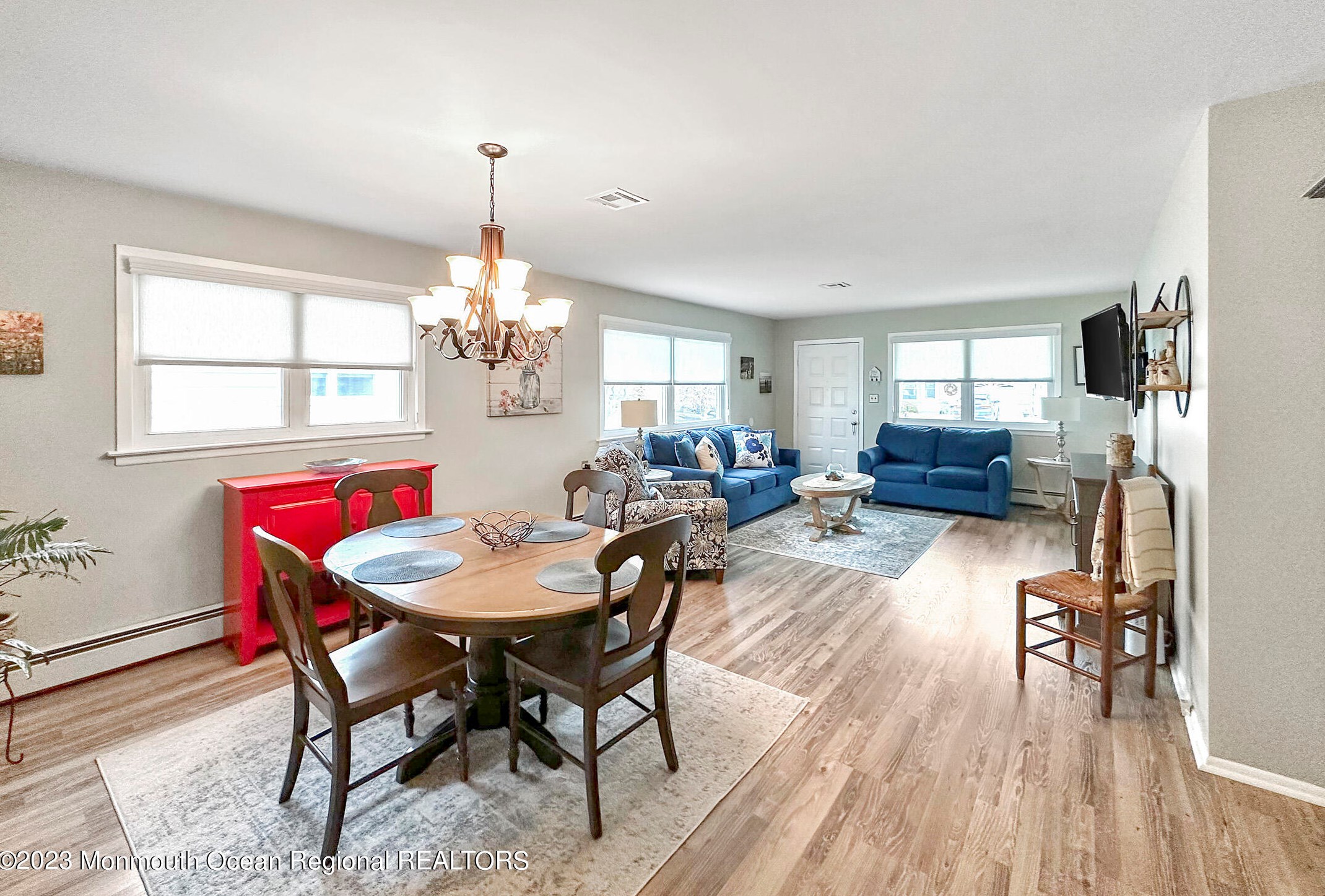 6 Aztec Ct, Toms River NJ  08757-3814 exterior