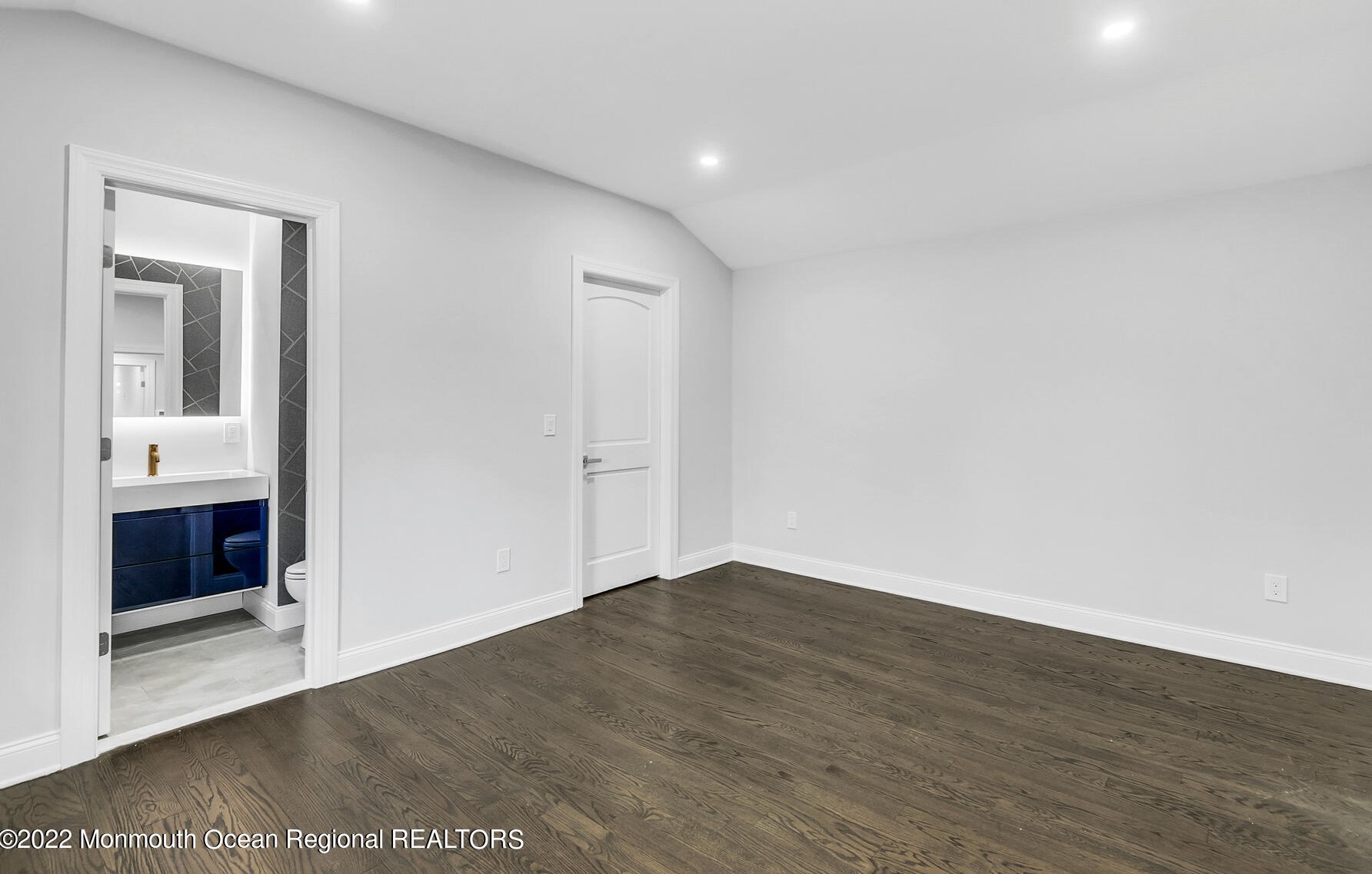 33 New St, Vanderburg NJ  07722-1646 exterior