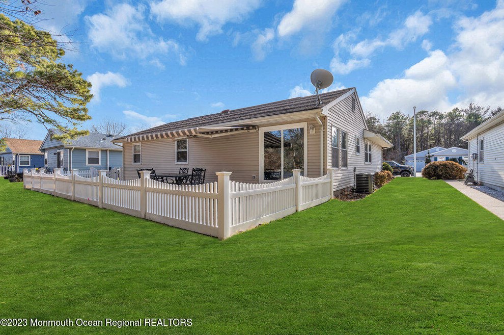 243 Orlando Blvd, Toms River NJ  08757-6233 exterior