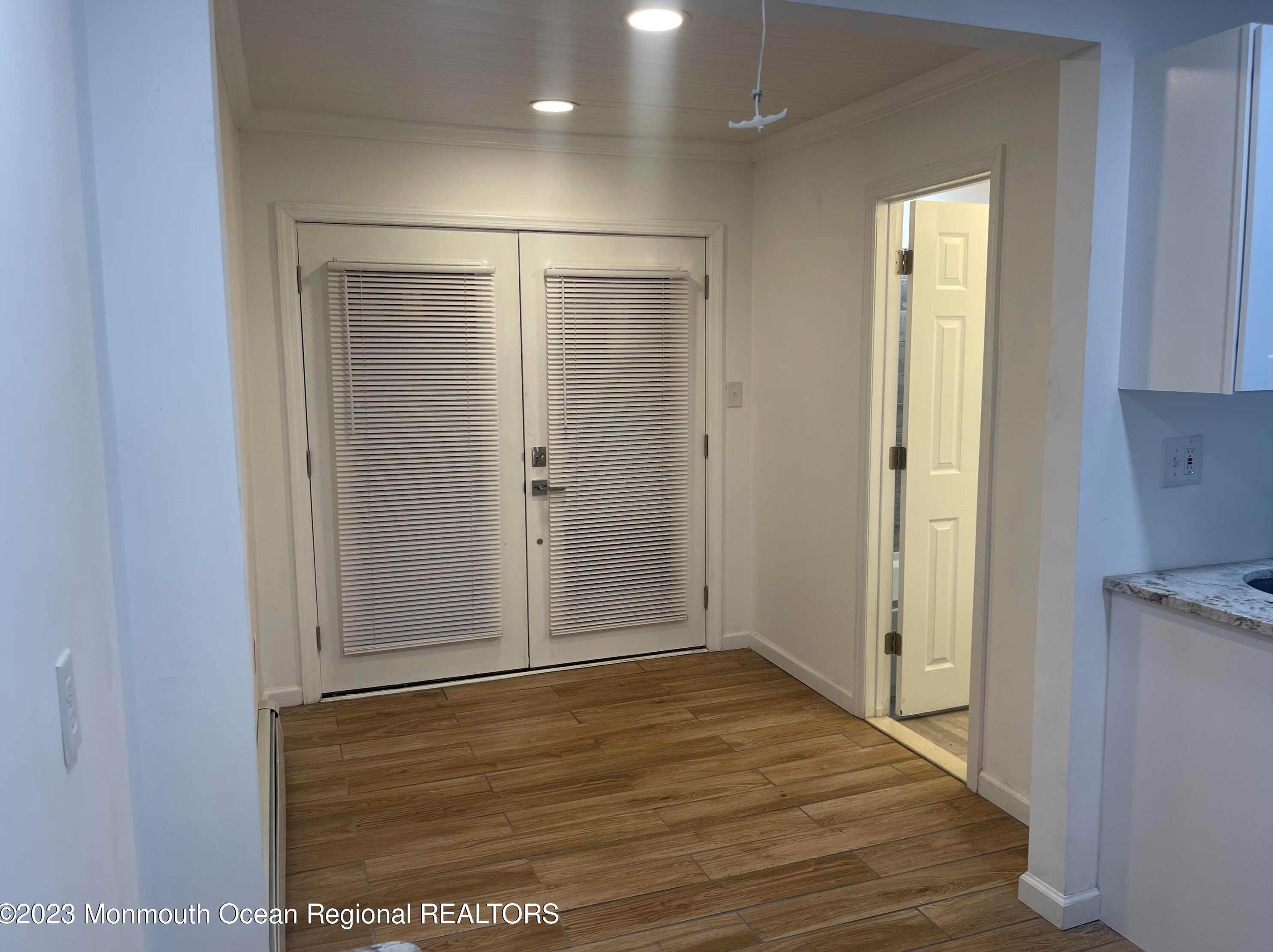 52 Bayview Ave, Ideal Beach NJ  07734-1235 exterior