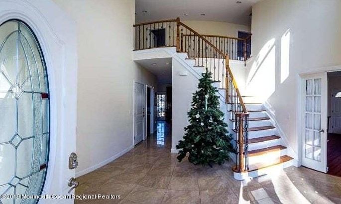 539 Trenton Ave, Oakhurst NJ  07755-1133 exterior