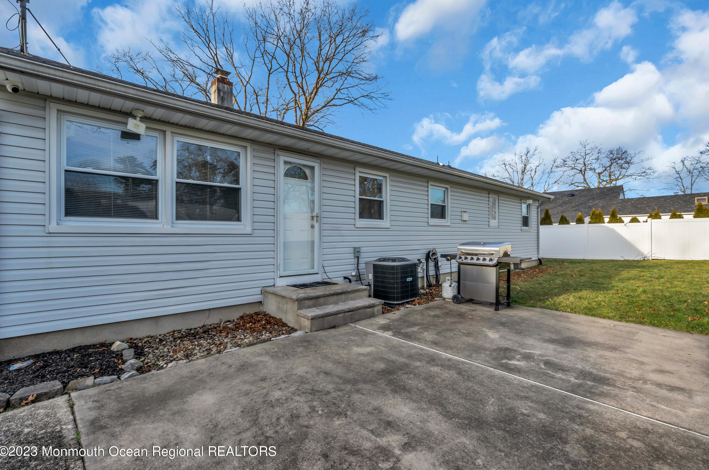 513 Beach Ave, Beachwood NJ  08722-2609 exterior
