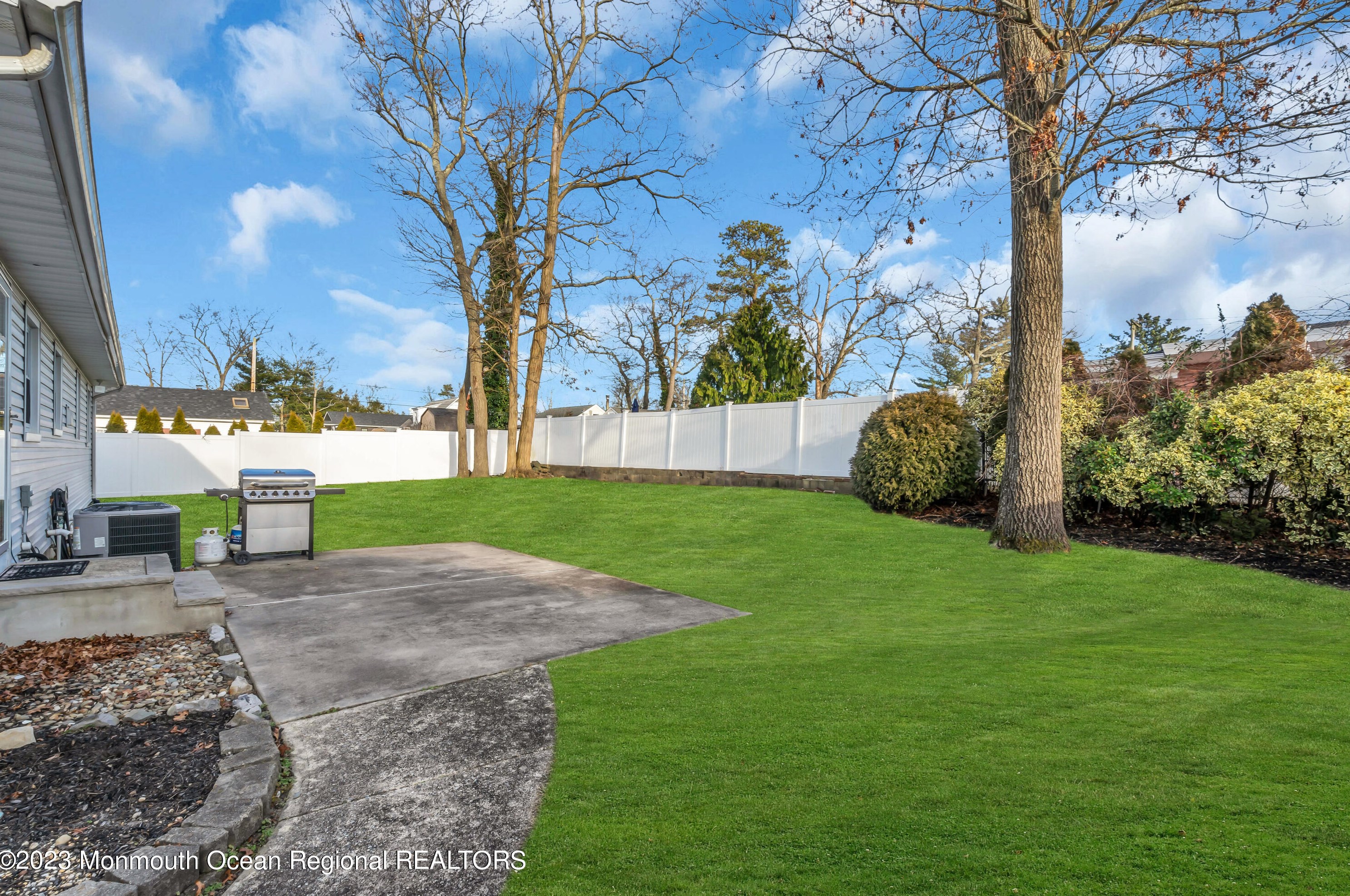 513 Beach Ave, Beachwood NJ  08722-2609 exterior