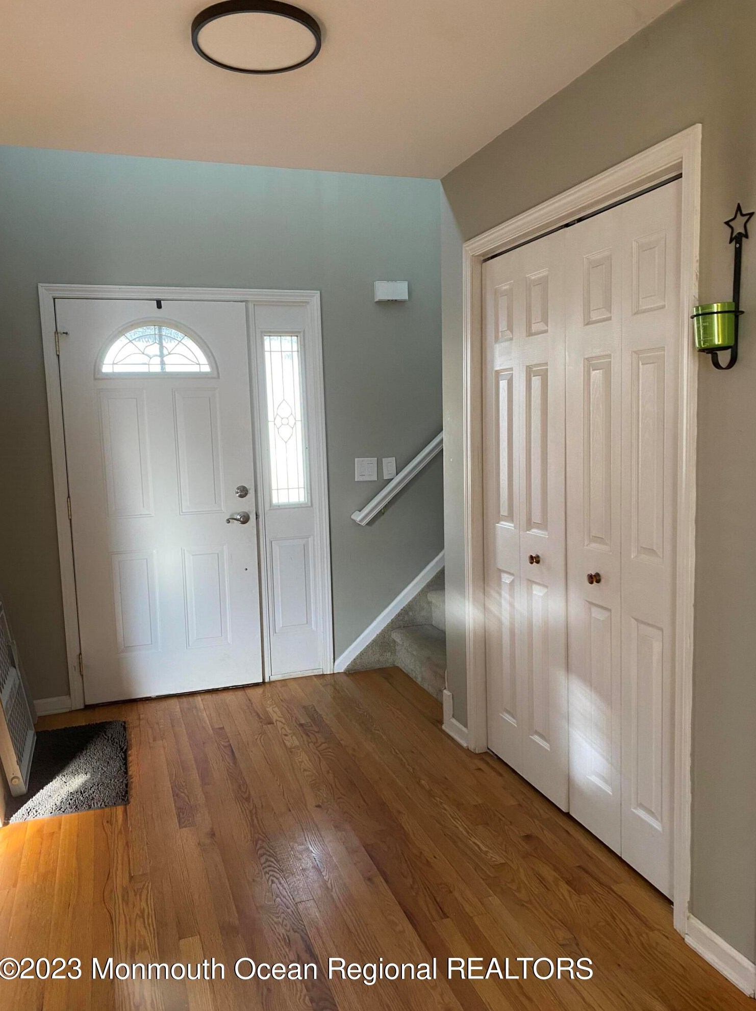 28 Cedar Ave, Middletown, NJ 07748