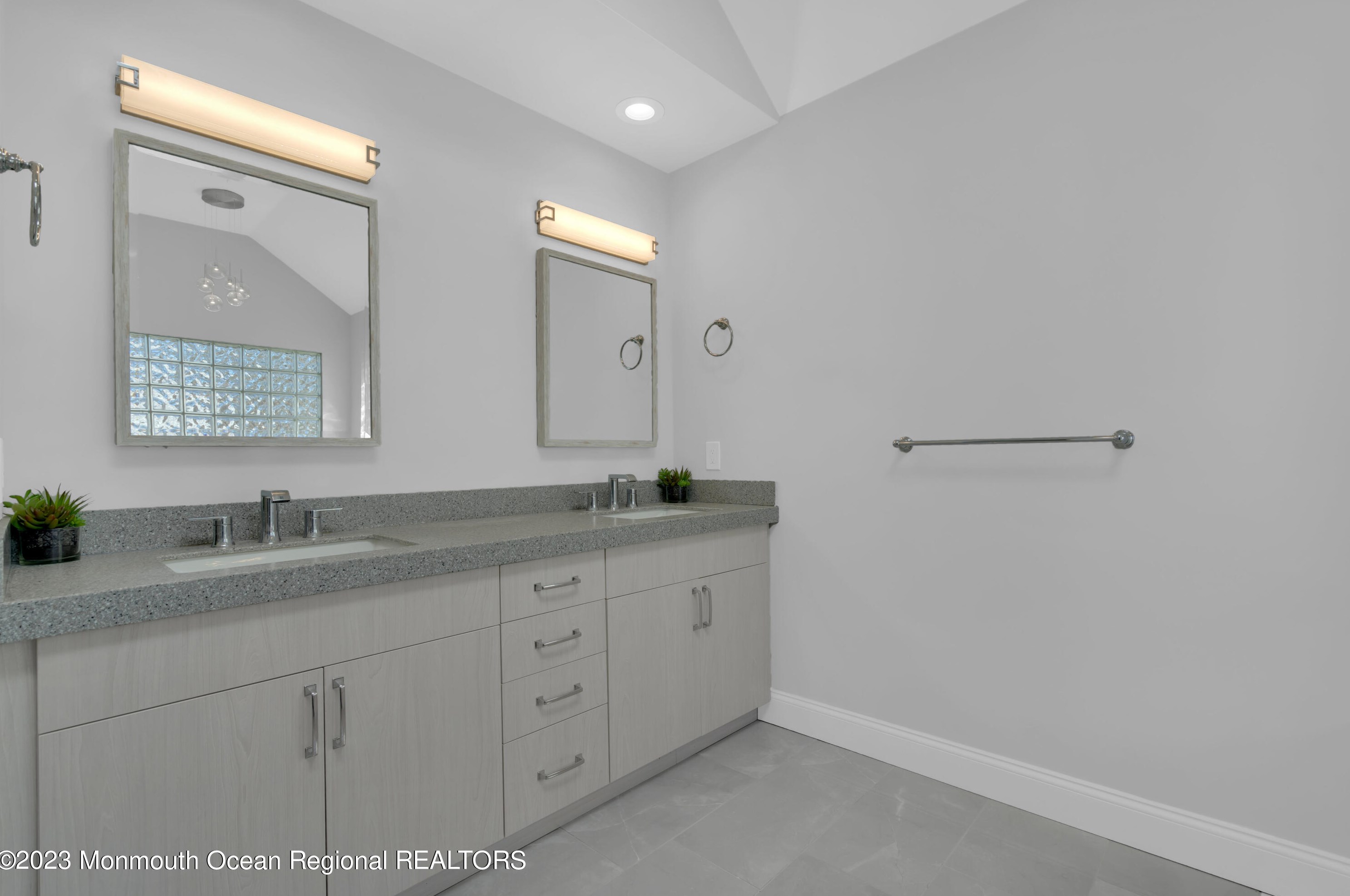 701 Manchester St, Toms River NJ  08757-2332 exterior