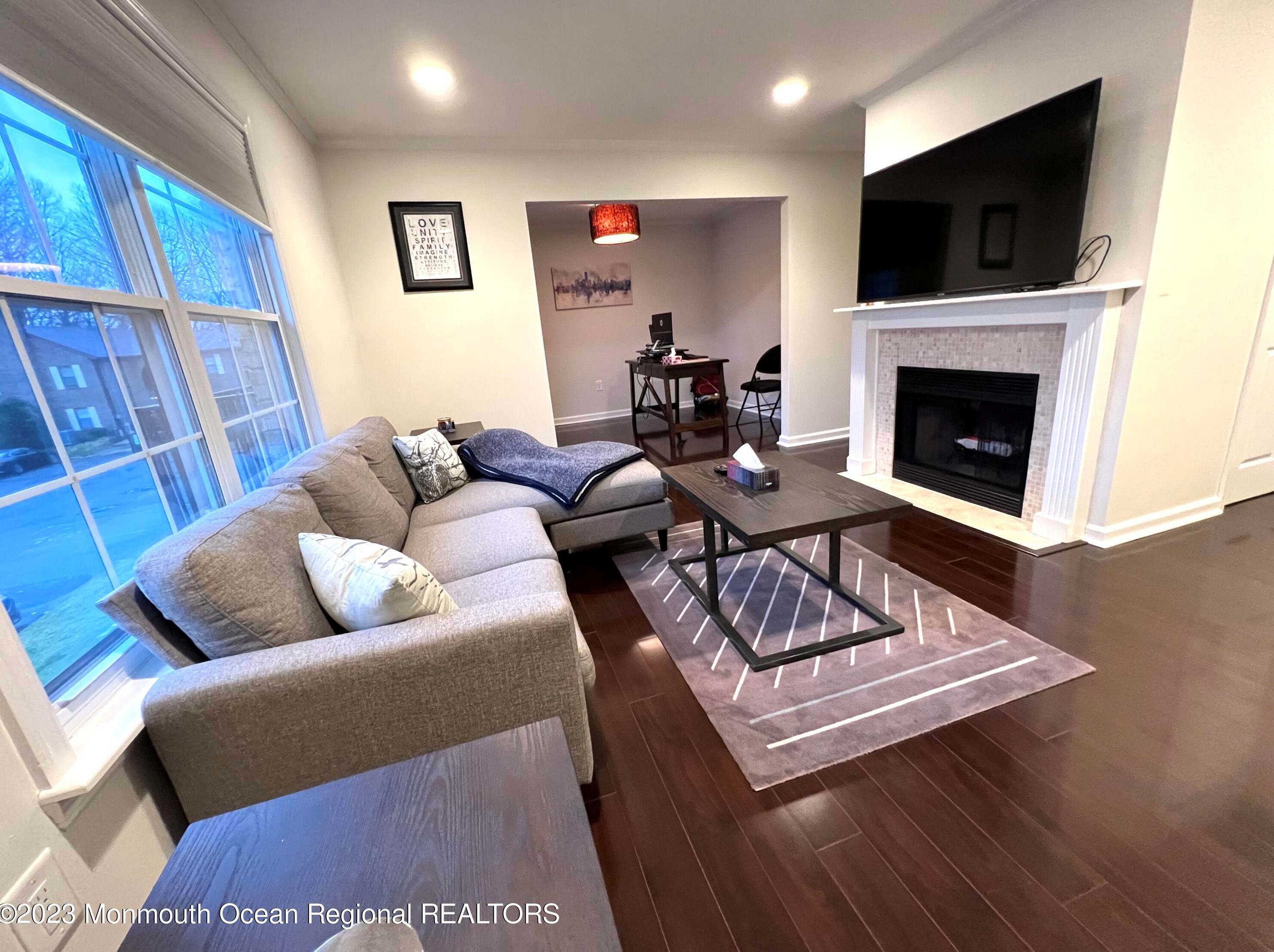 415 Wellington Pl, Matawan NJ  07747-1919 exterior