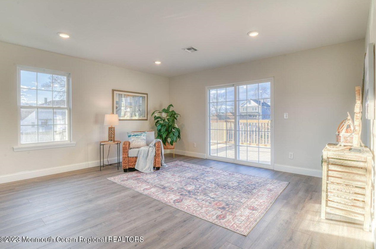 49 Garfield Ave, Ideal Beach NJ  07734-1357 exterior