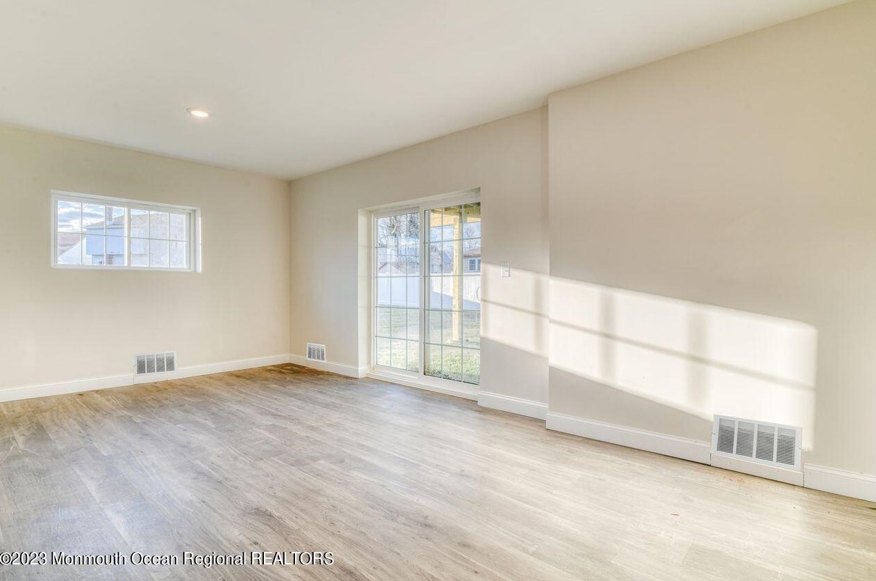 49 Garfield Ave, Ideal Beach NJ  07734-1357 exterior