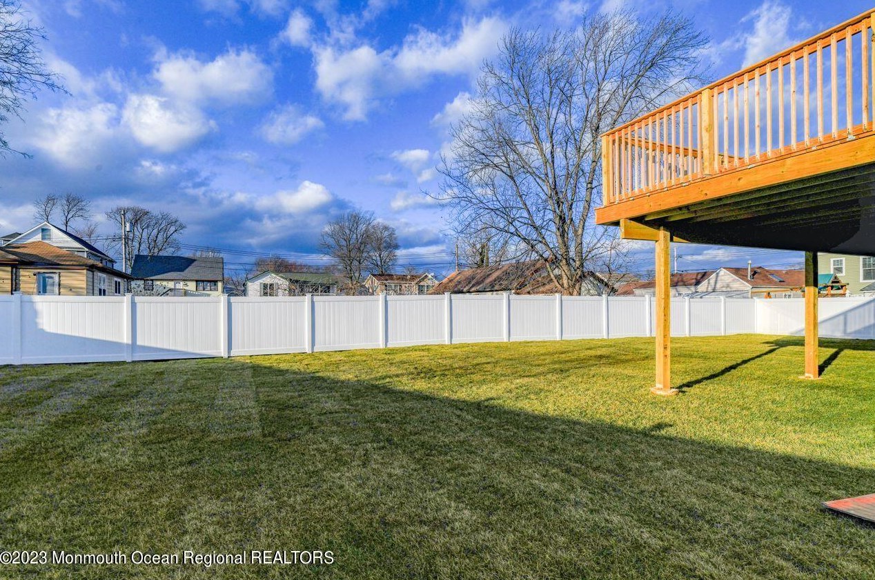 49 Garfield Ave, Ideal Beach NJ  07734-1357 exterior