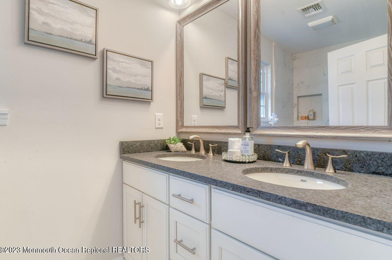 49 Garfield Ave, Ideal Beach NJ  07734-1357 exterior