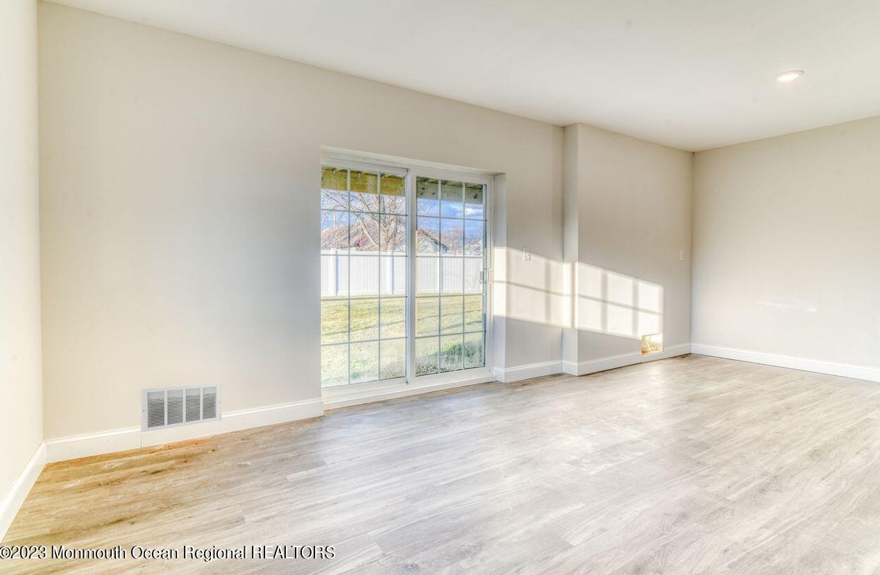 49 Garfield Ave, Ideal Beach NJ  07734-1357 exterior