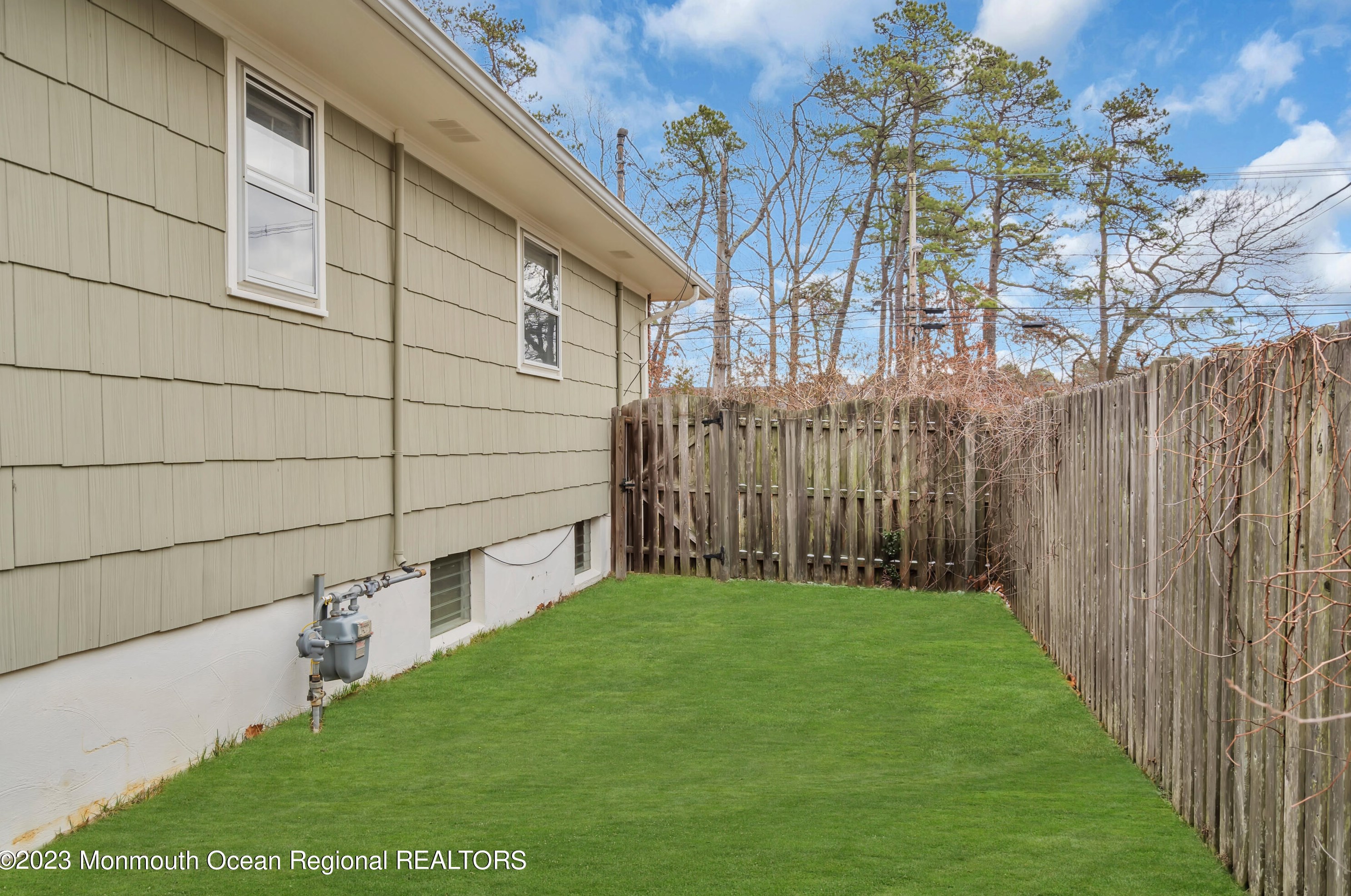 924 Berkeley Ave, Beachwood NJ  08722-4501 exterior