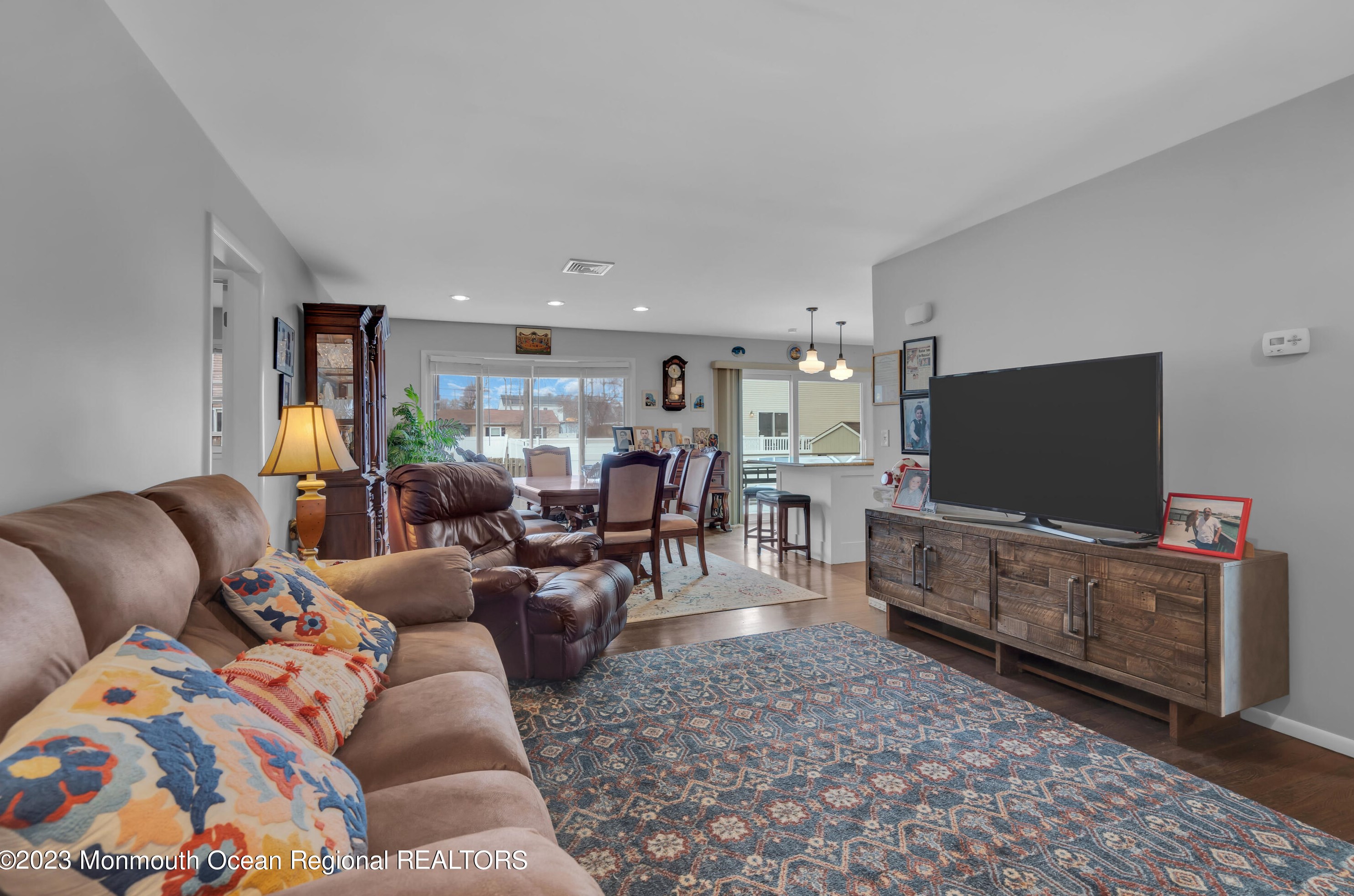 924 Berkeley Ave, Beachwood NJ  08722-4501 exterior