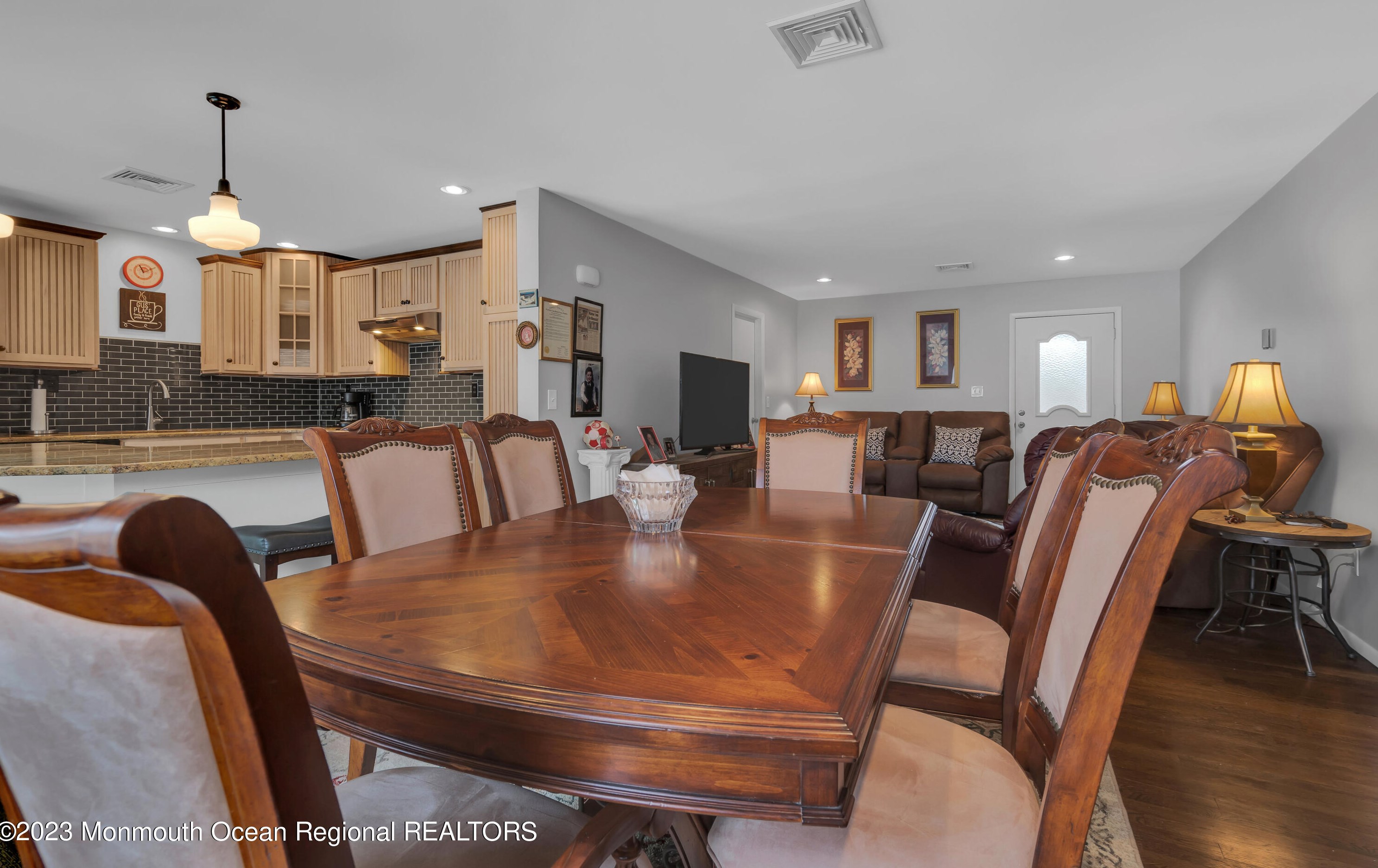 924 Berkeley Ave, Beachwood NJ  08722-4501 exterior