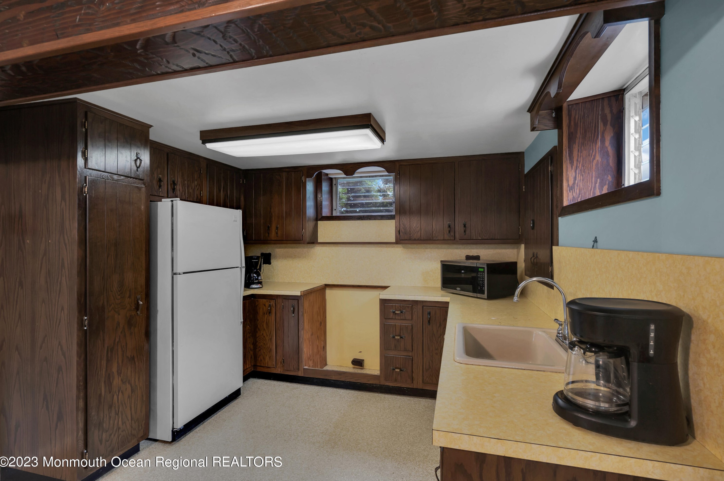 924 Berkeley Ave, Beachwood NJ  08722-4501 exterior